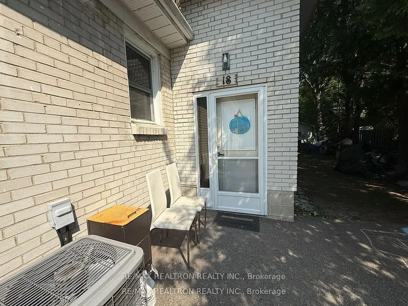 18 Irwin Avenue, #basement