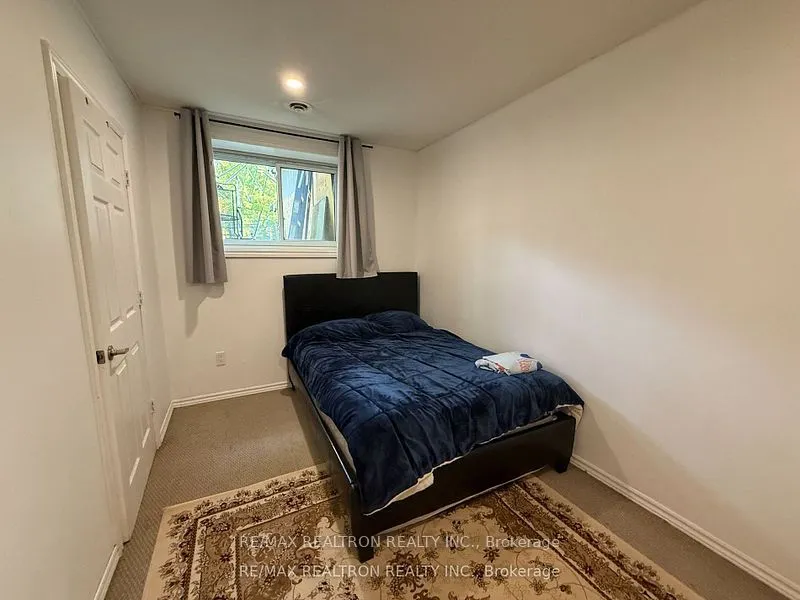 18 Irwin Avenue, #basement