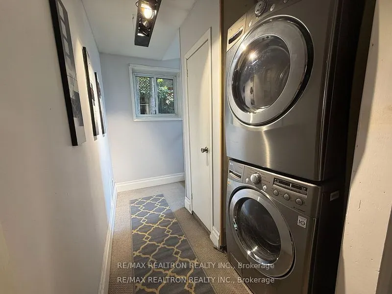 18 Irwin Avenue, #basement