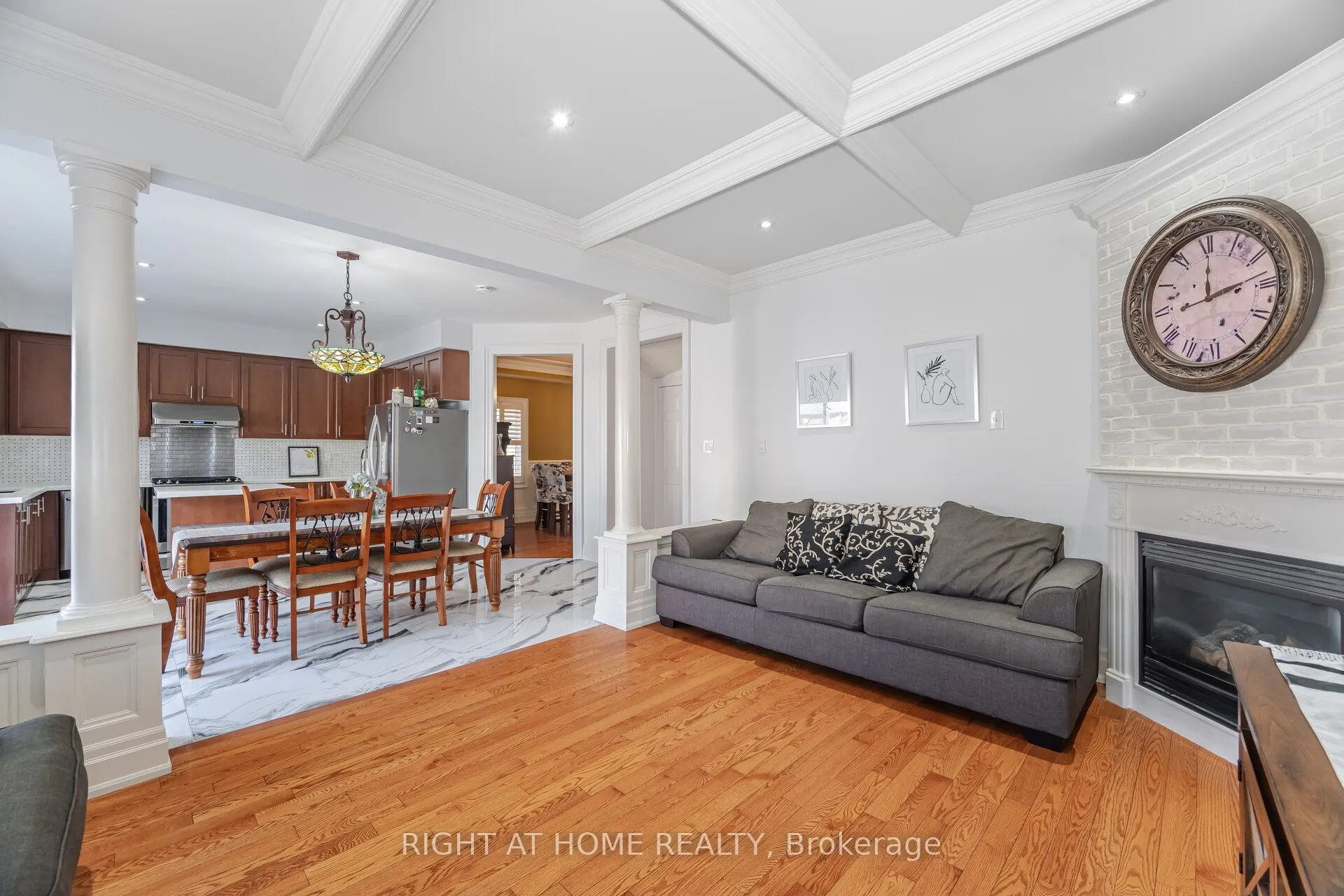 204 Lormel Gate