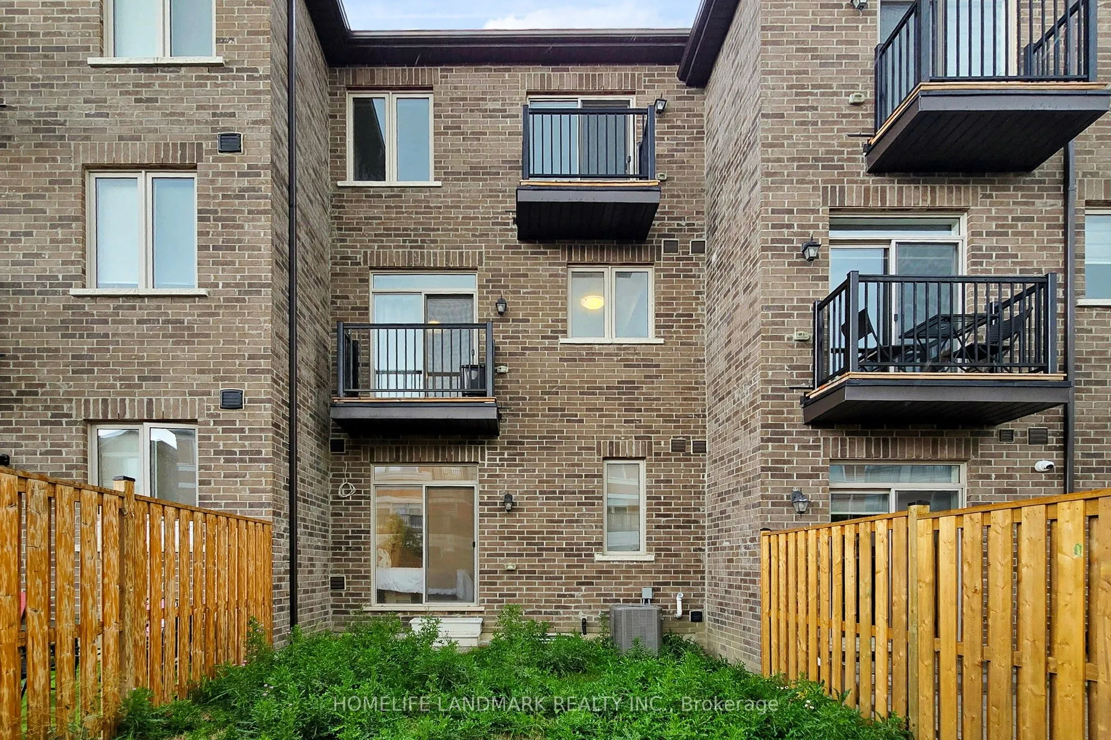 32 Sissons Way