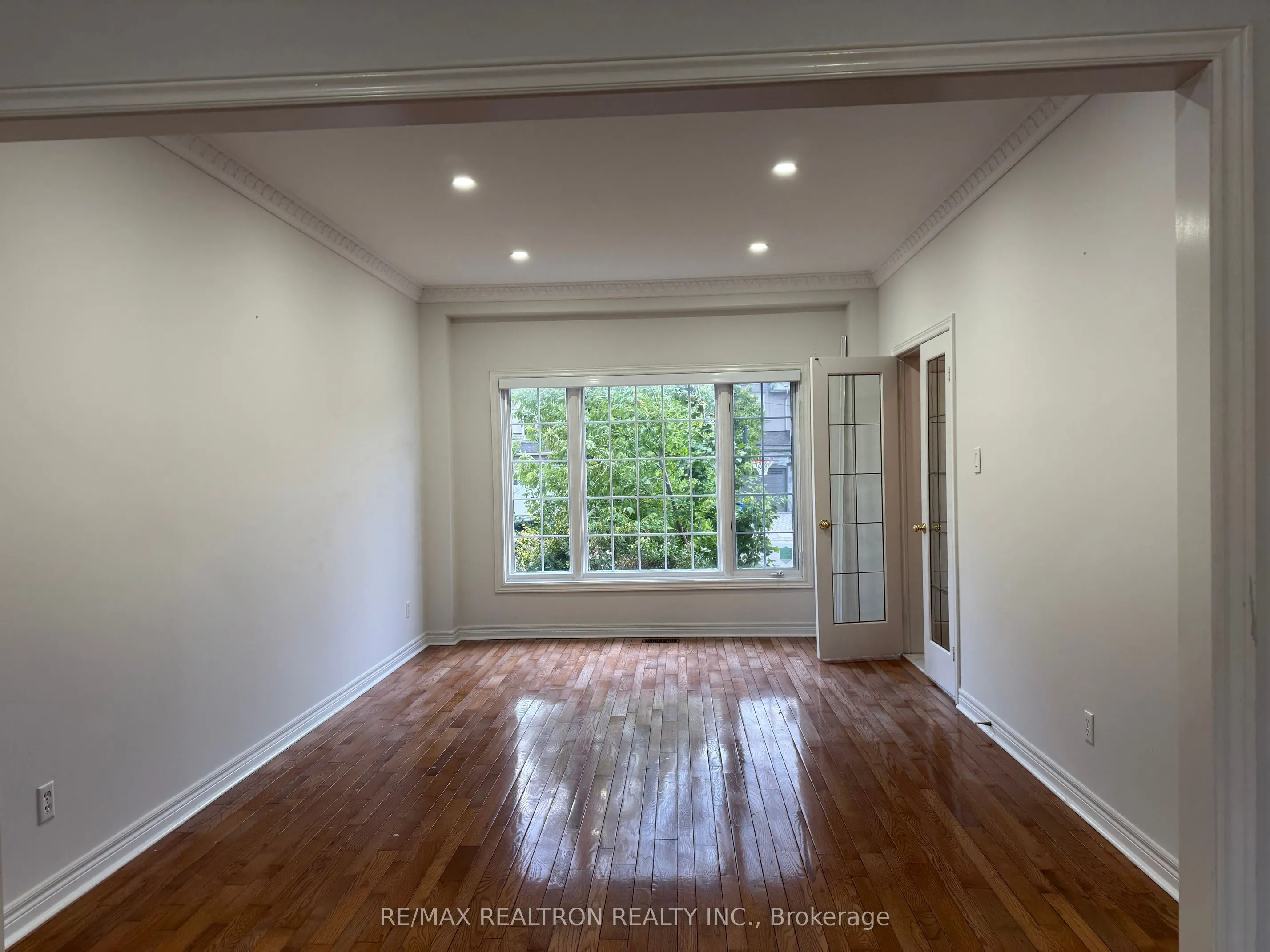 18 Oak Avenue
