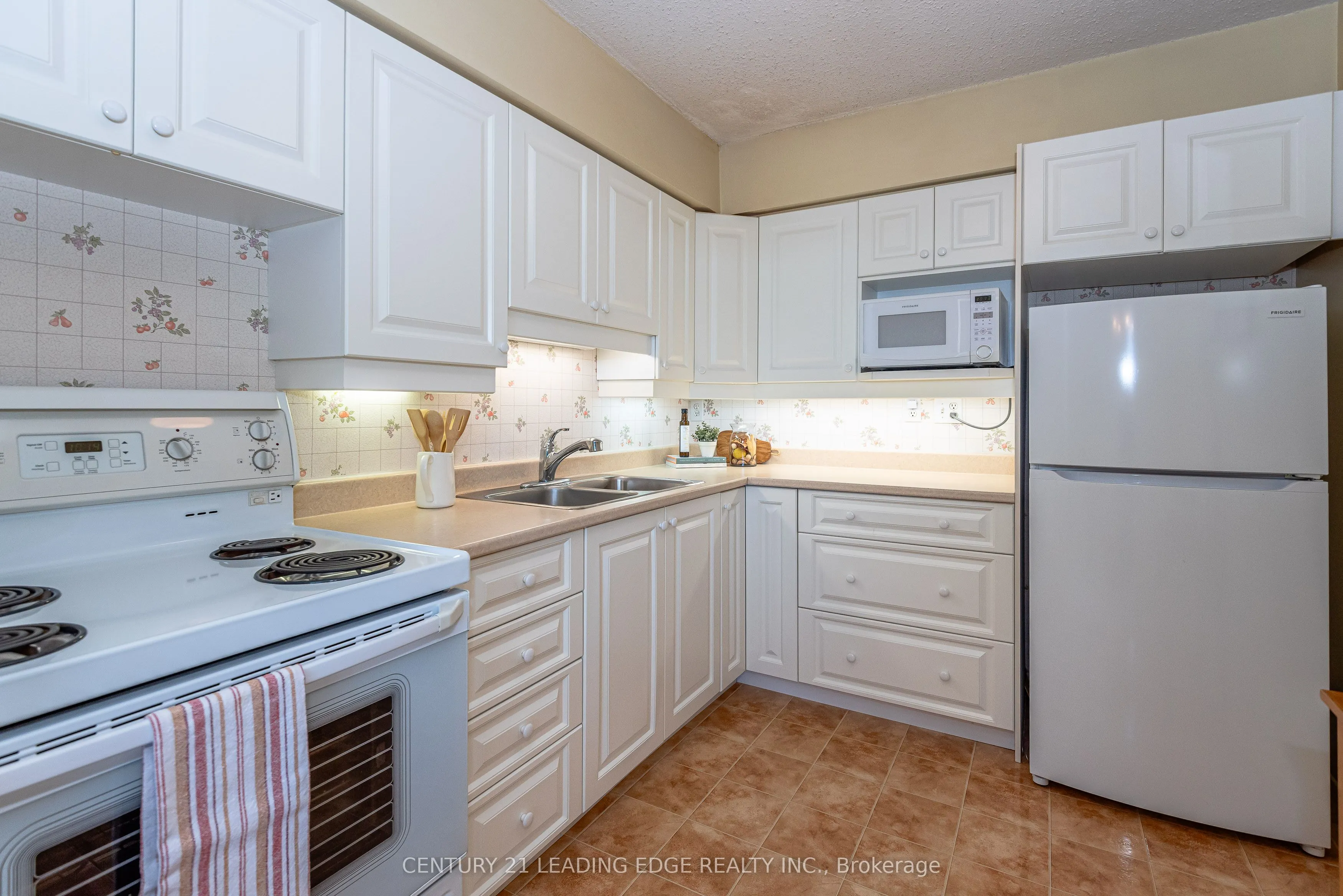 20 William Roe Boulevard, #908
