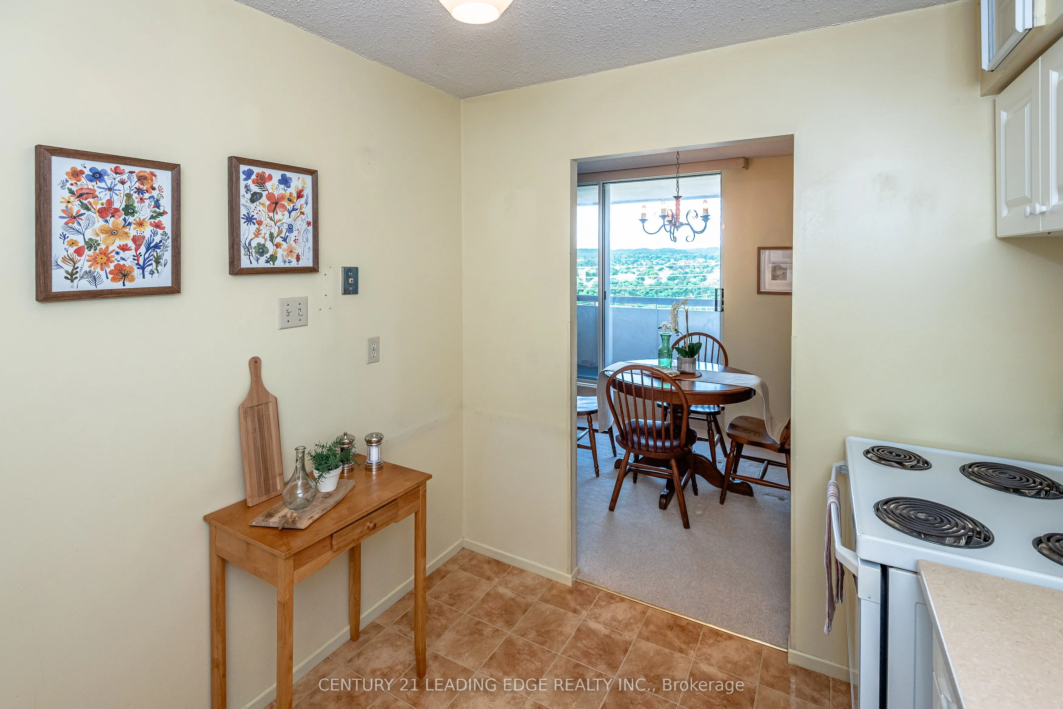 20 William Roe Boulevard, #908