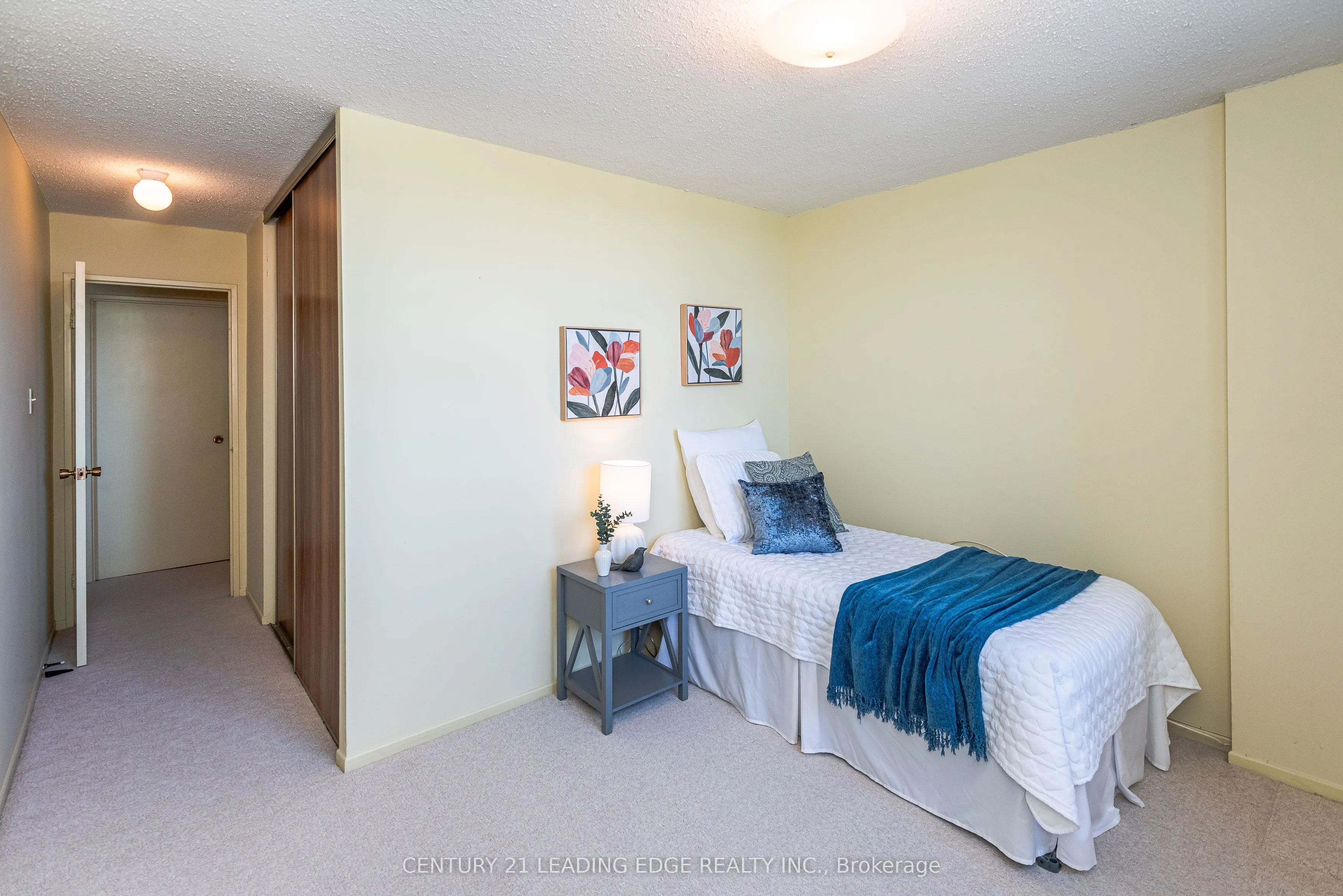 20 William Roe Boulevard, #908