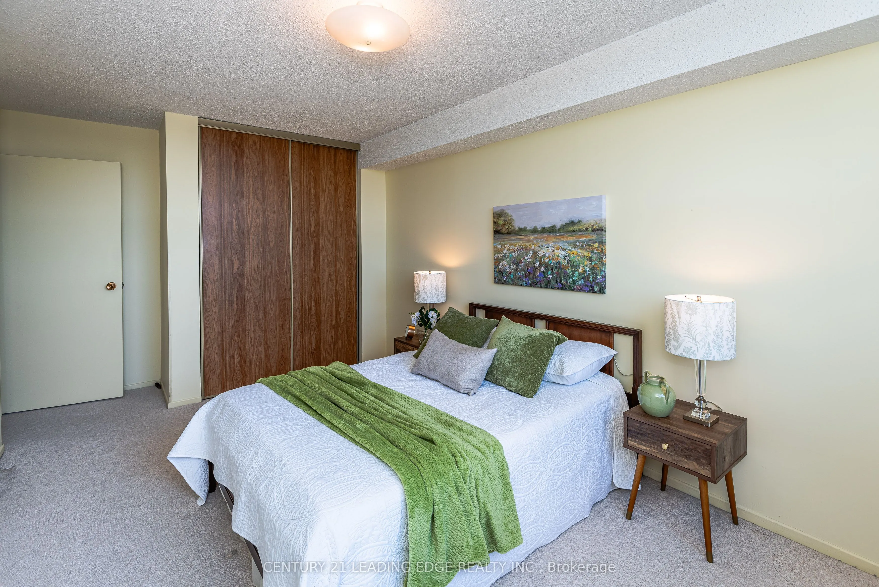 20 William Roe Boulevard, #908