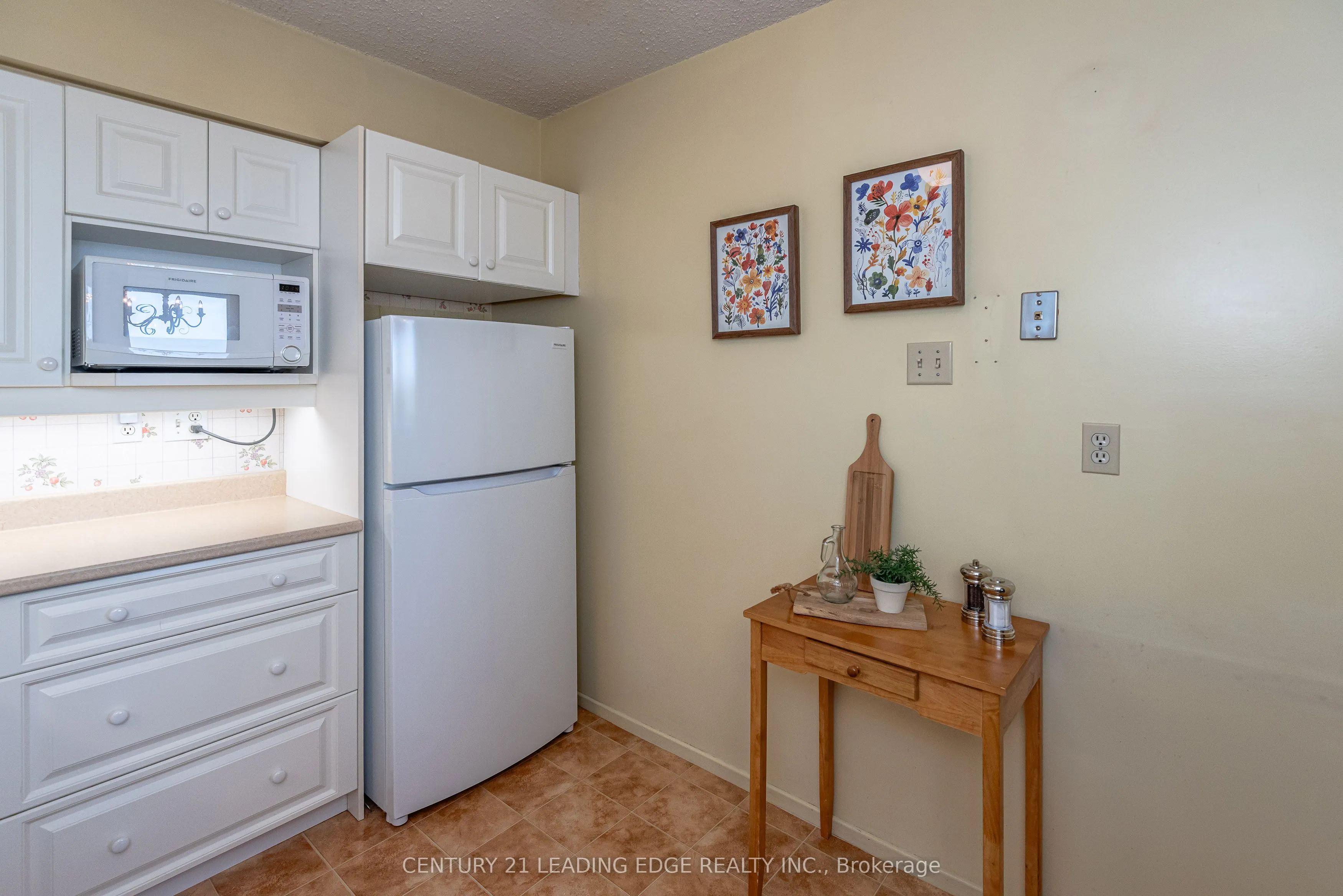 20 William Roe Boulevard, #908