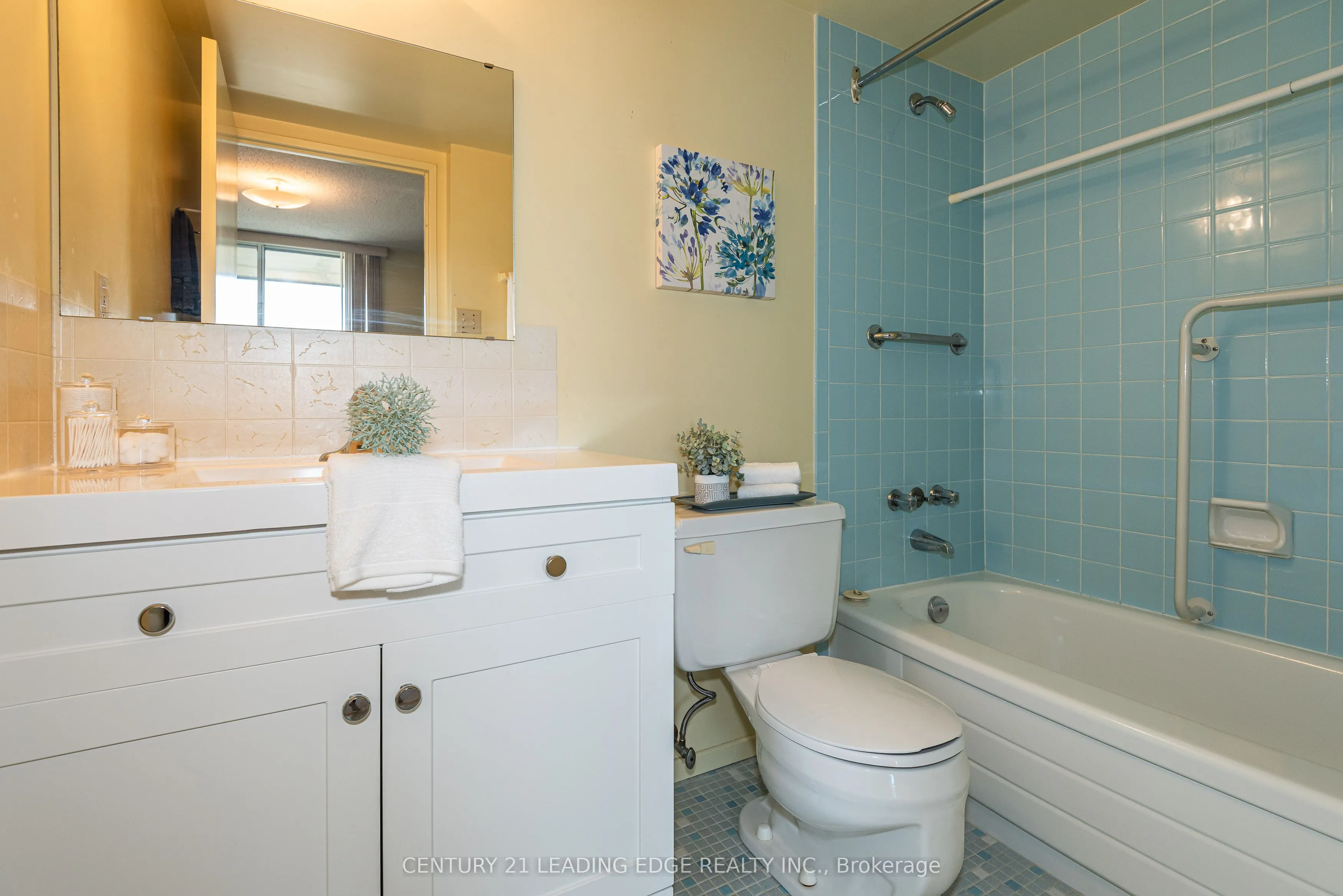 20 William Roe Boulevard, #908