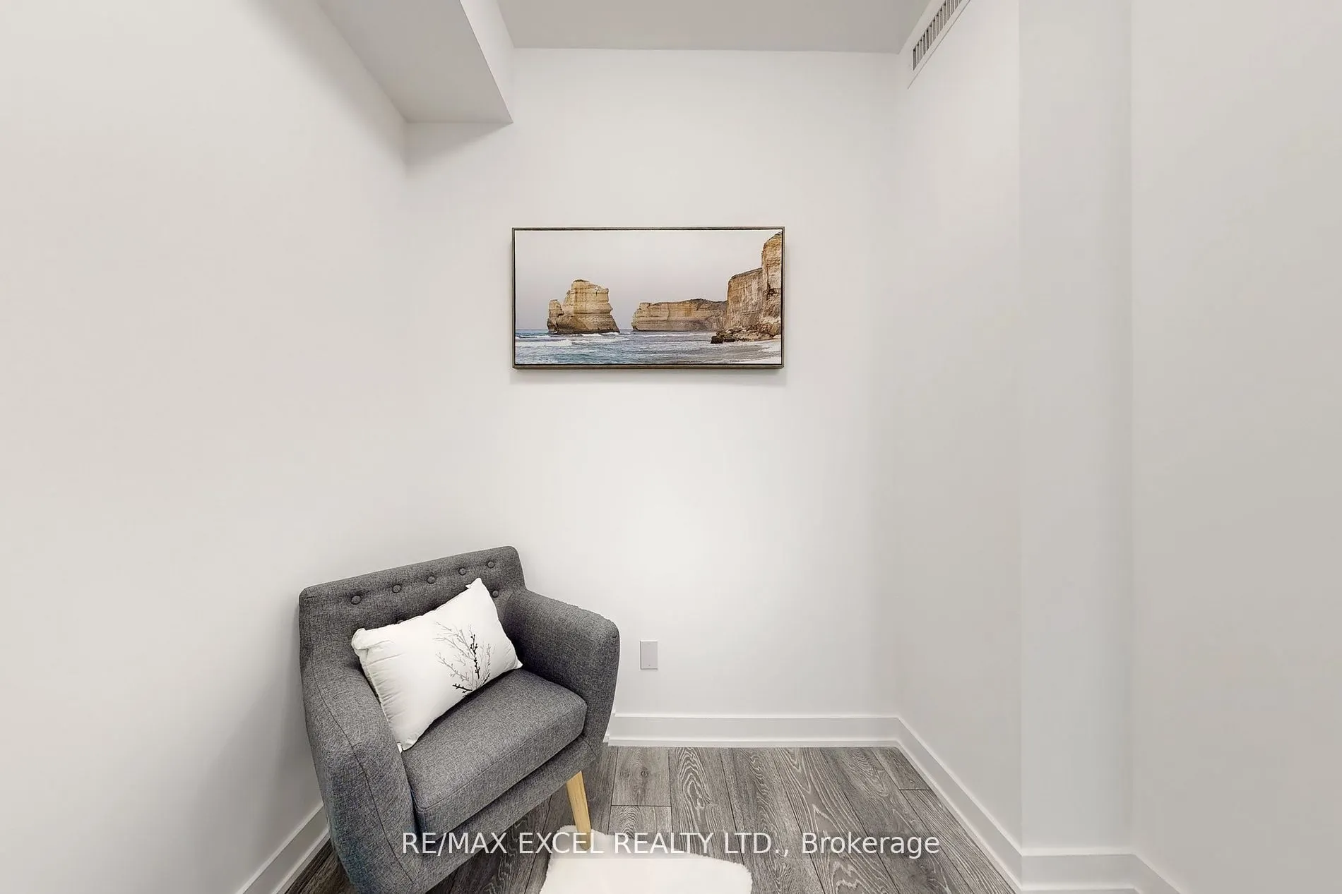 8888 Yonge Street, #318