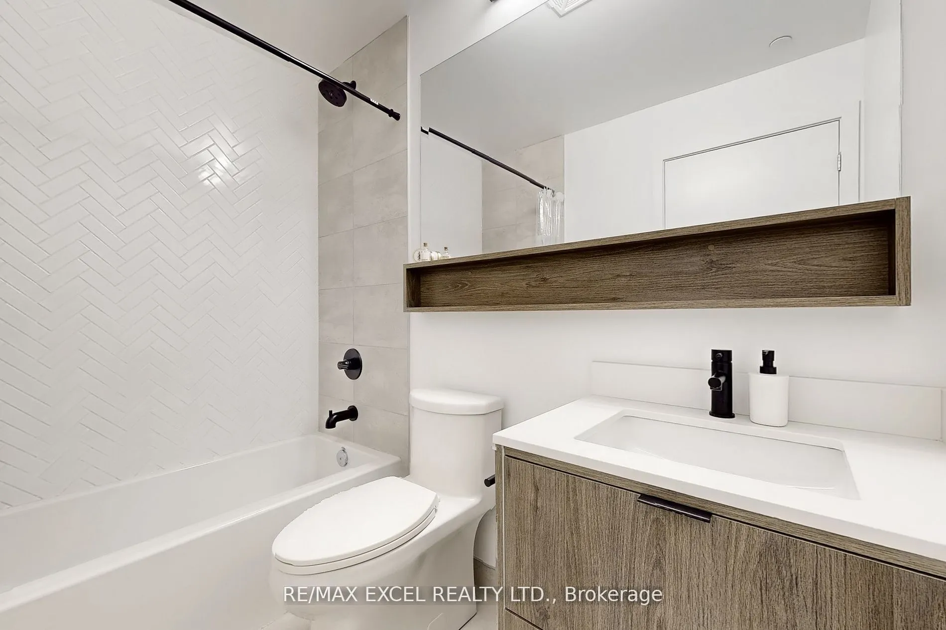 8888 Yonge Street, #318