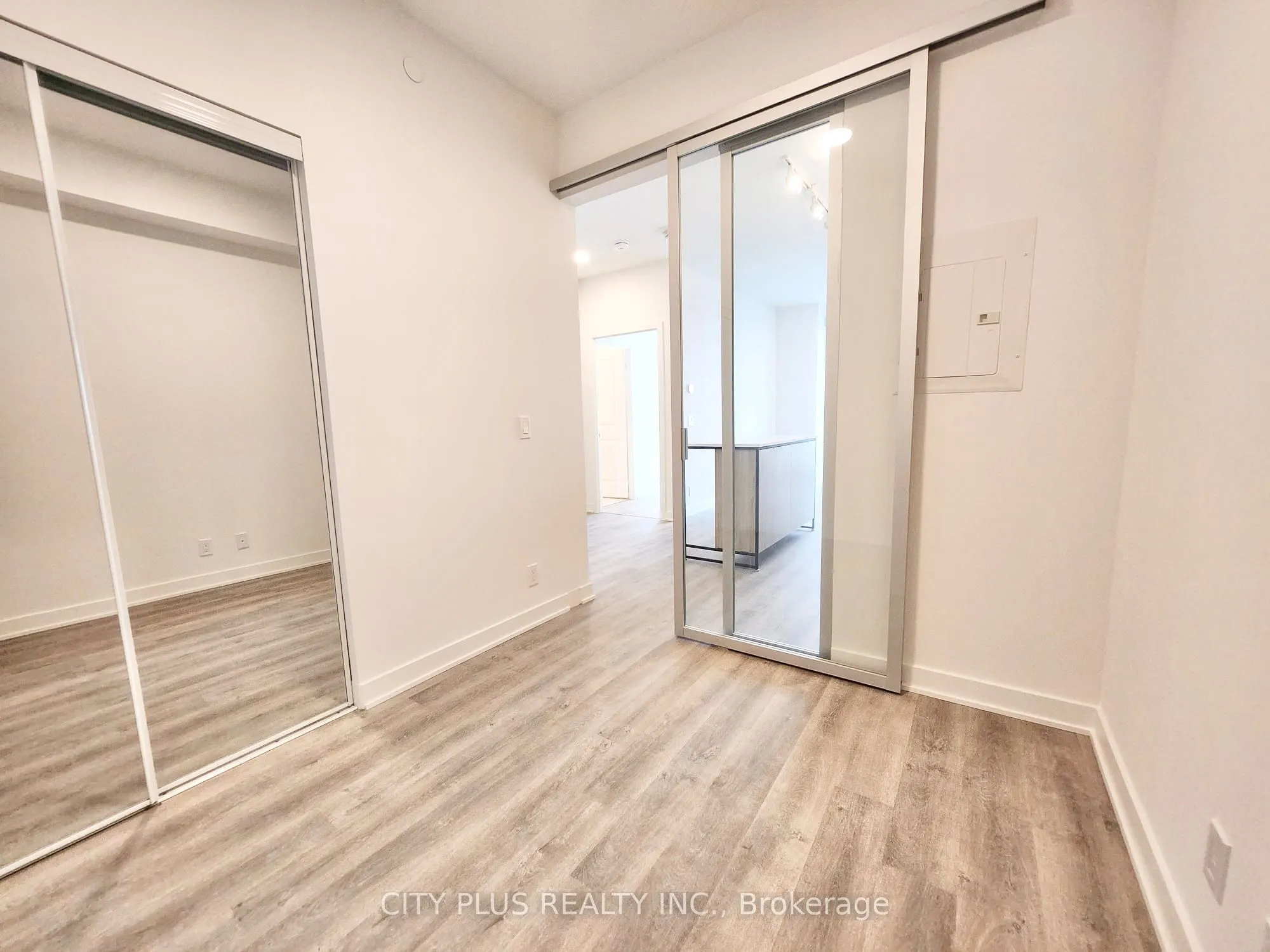 50 Upper Mall Way, #B-2809