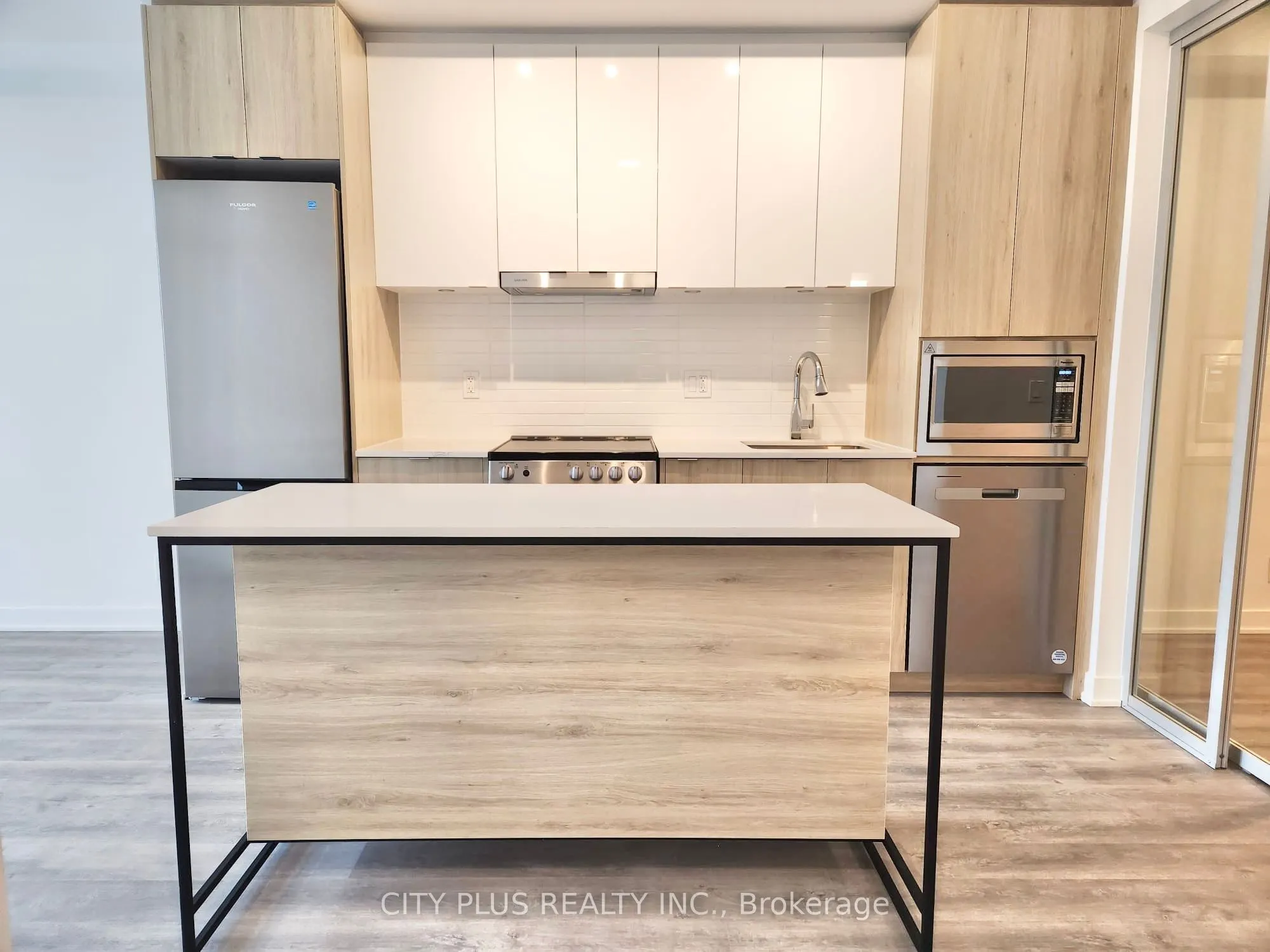 50 Upper Mall Way, #B-2809