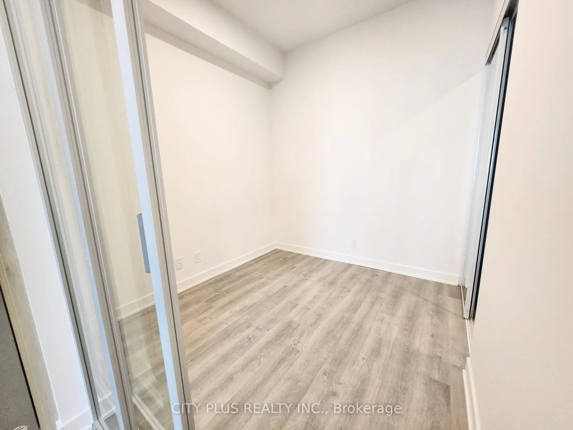 50 Upper Mall Way, #B-2809