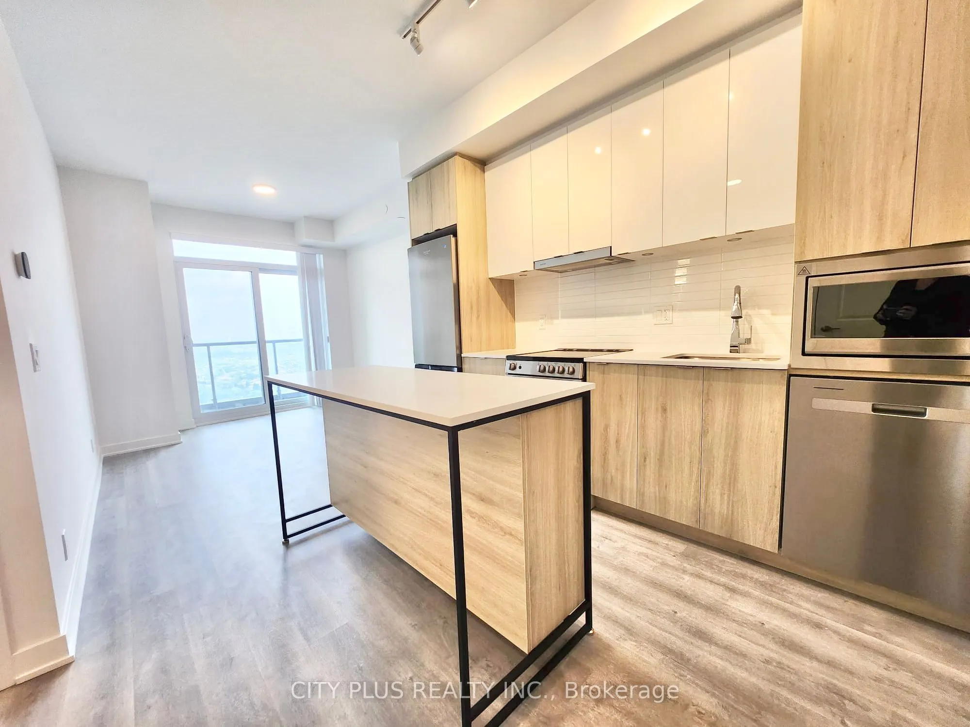 50 Upper Mall Way, #B-2809