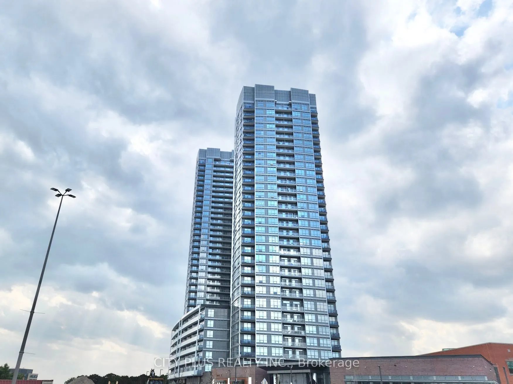 50 Upper Mall Way, #B-2809