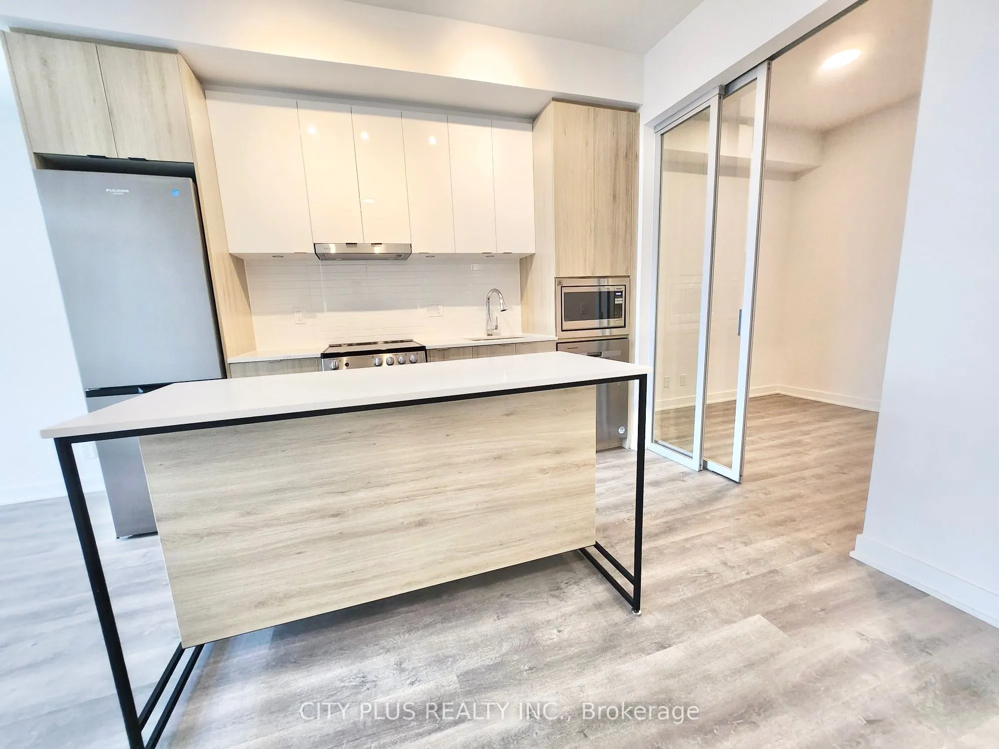 50 Upper Mall Way, #B-2809