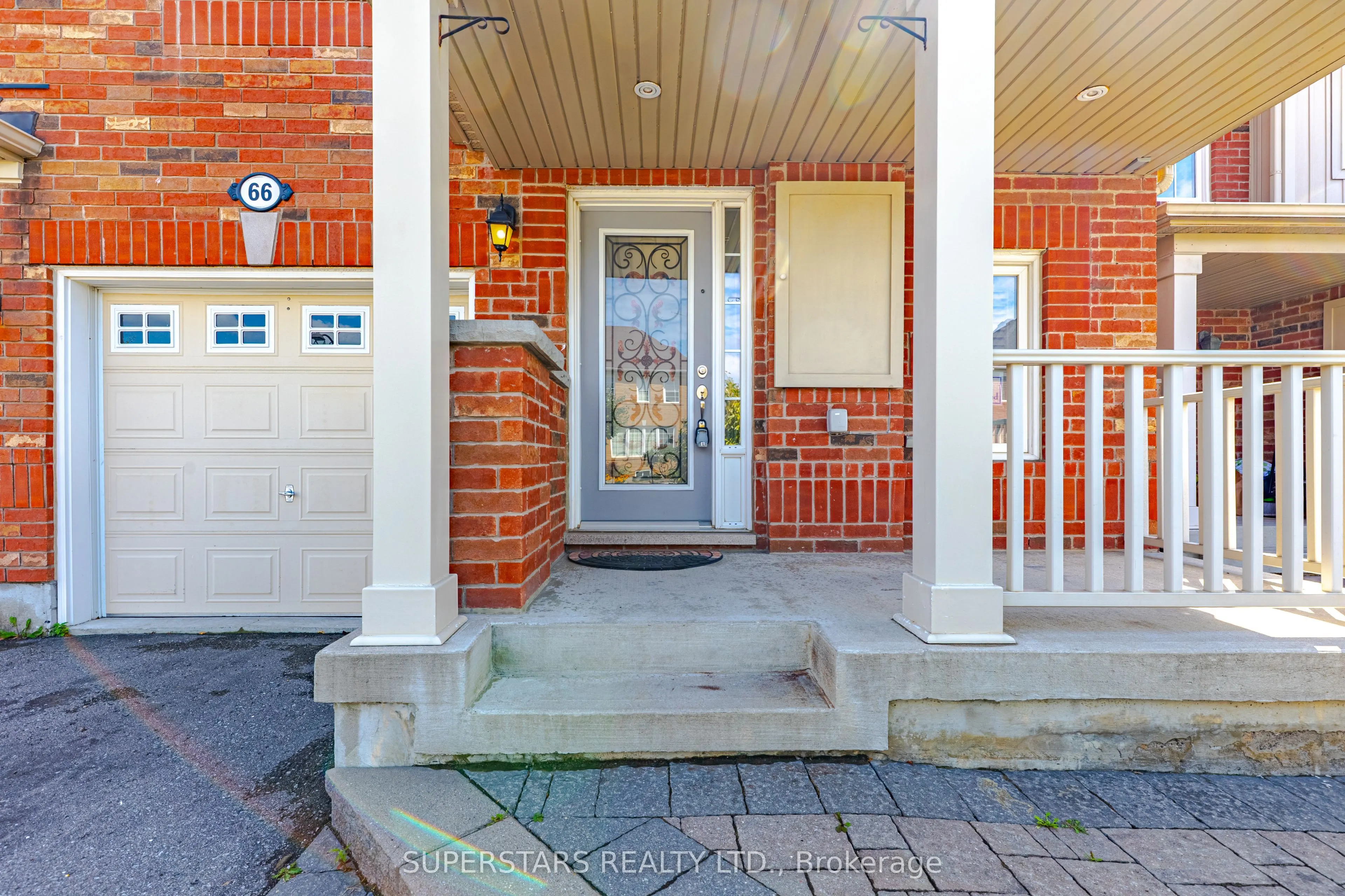 66 Fernglen Crescent