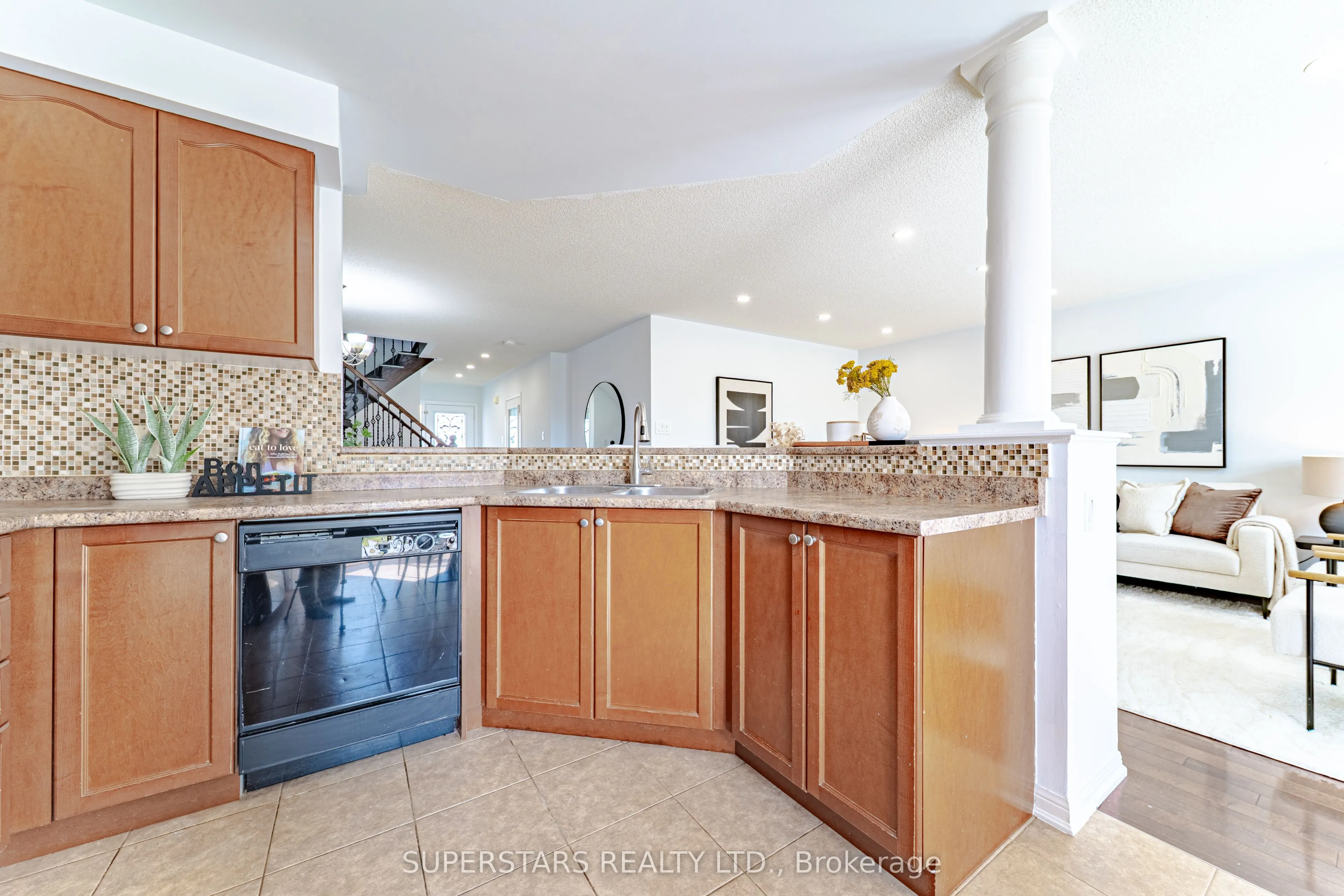 66 Fernglen Crescent