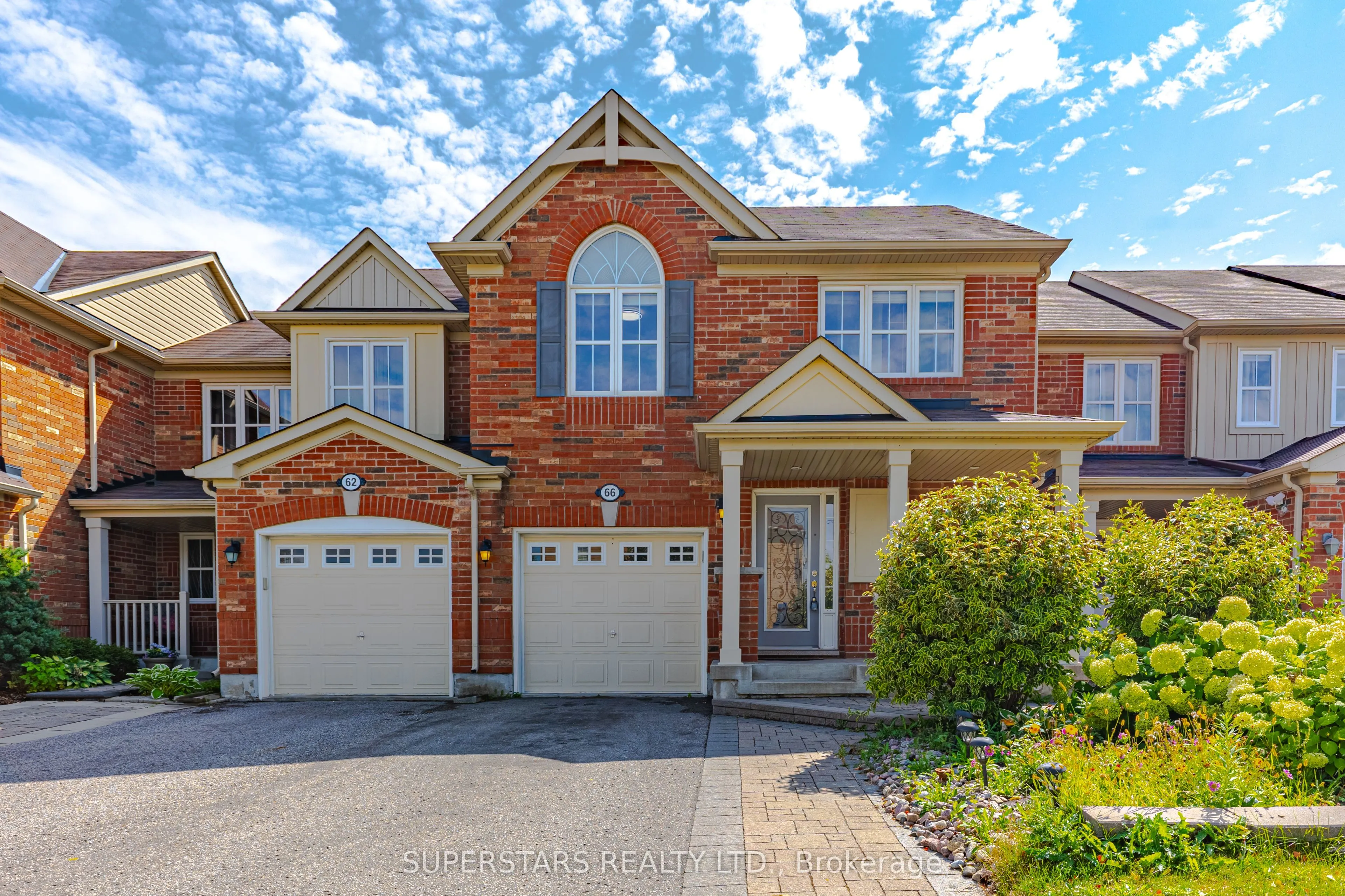 66 Fernglen Crescent