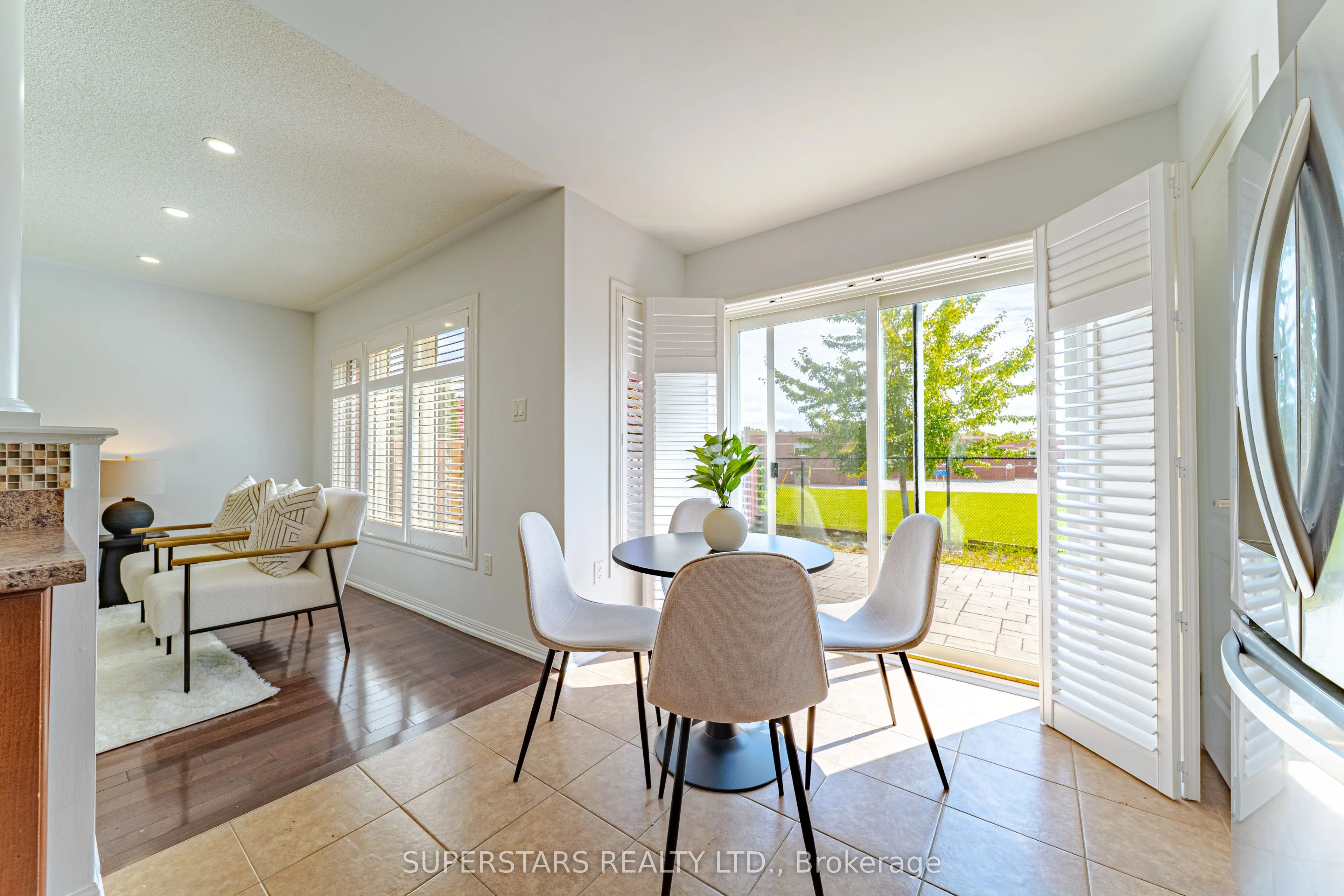 66 Fernglen Crescent