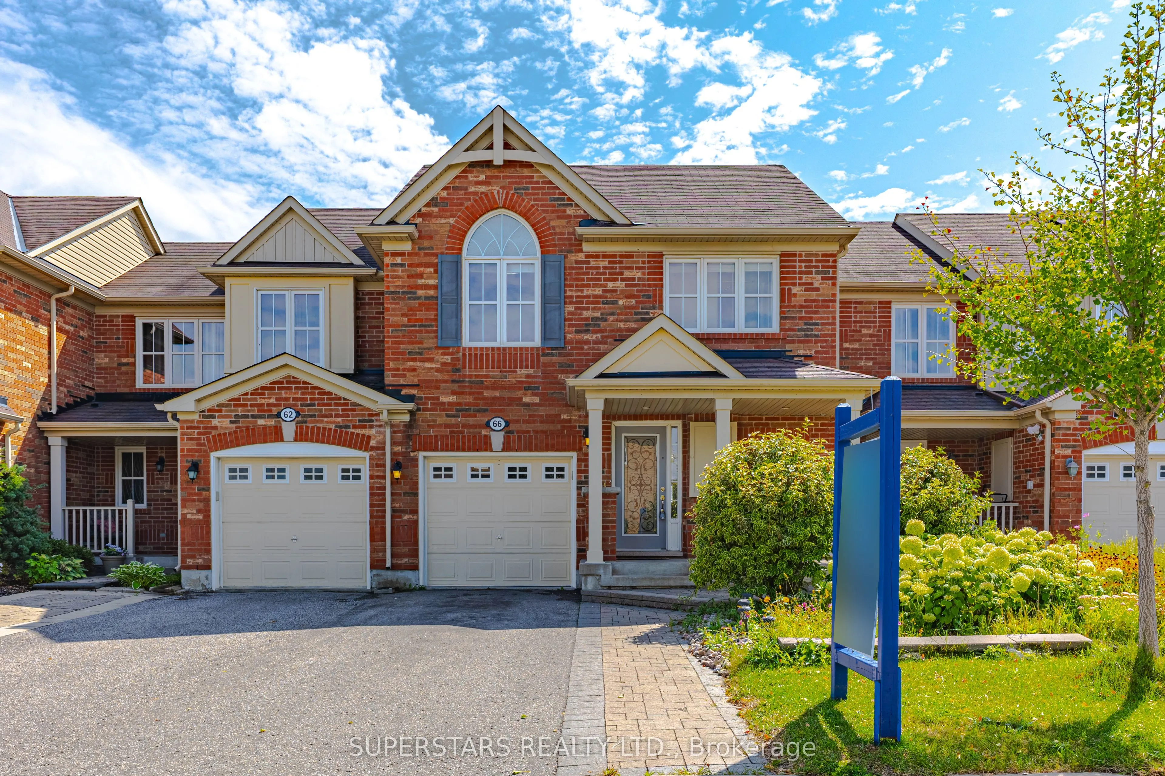 66 Fernglen Crescent