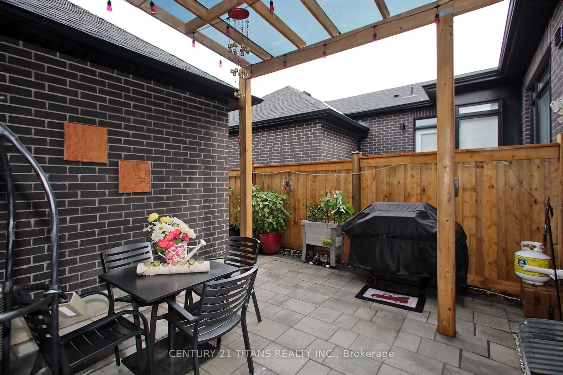 18 Vern Robertson Gate