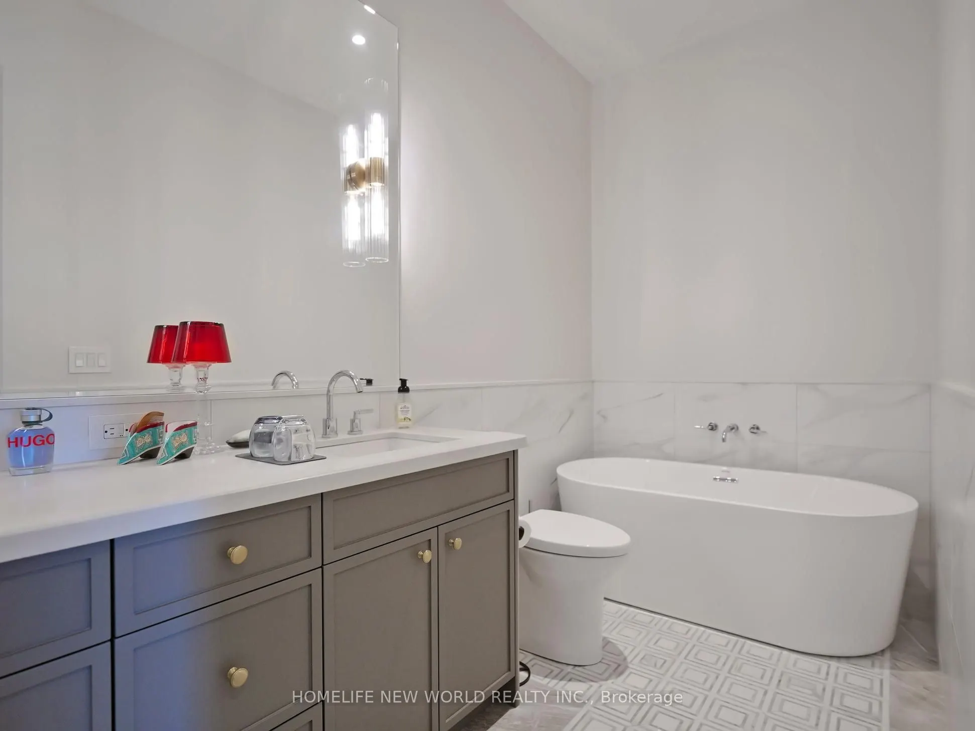 208 Main St. Unionville, #401