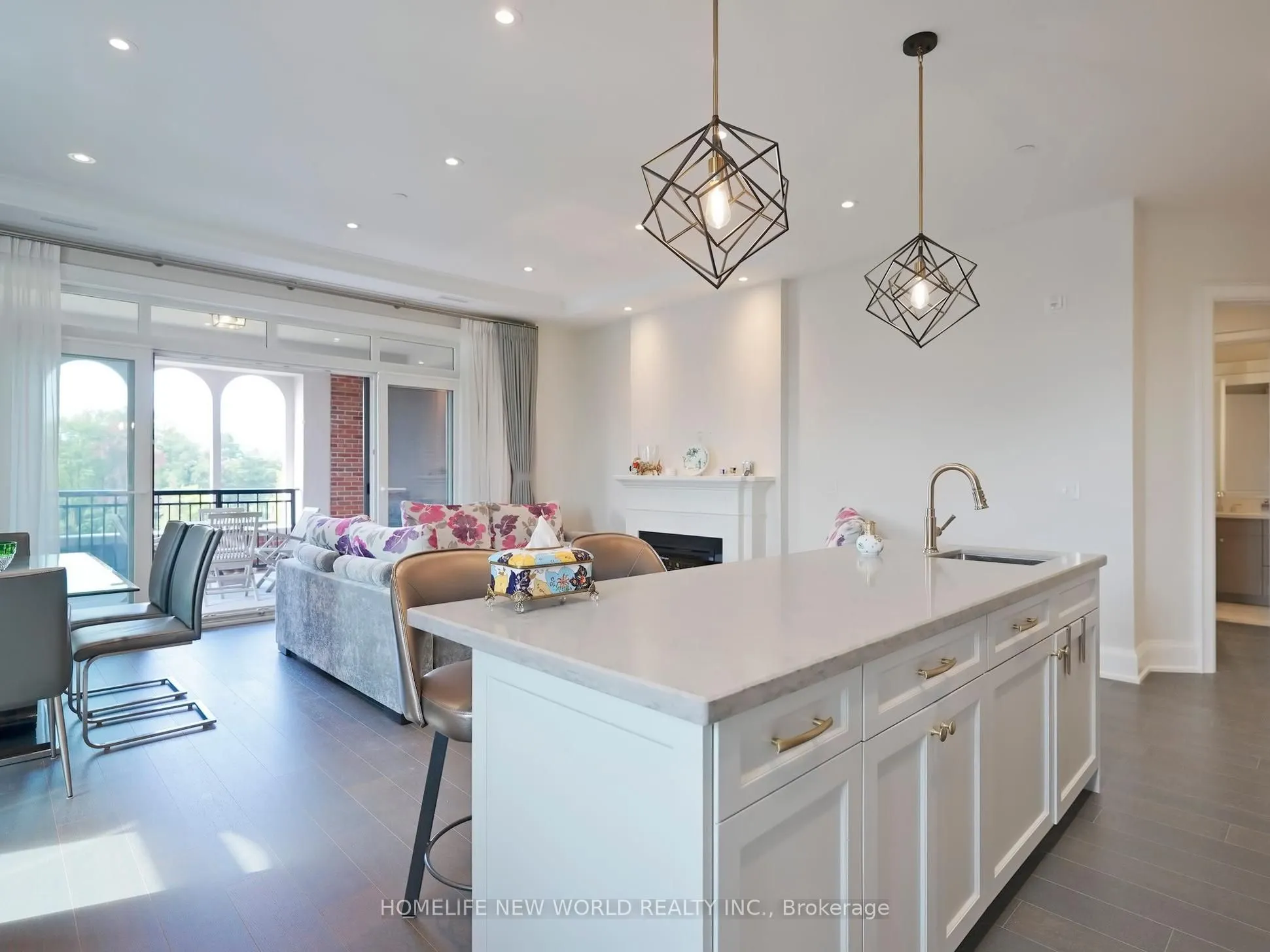 208 Main St. Unionville, #401