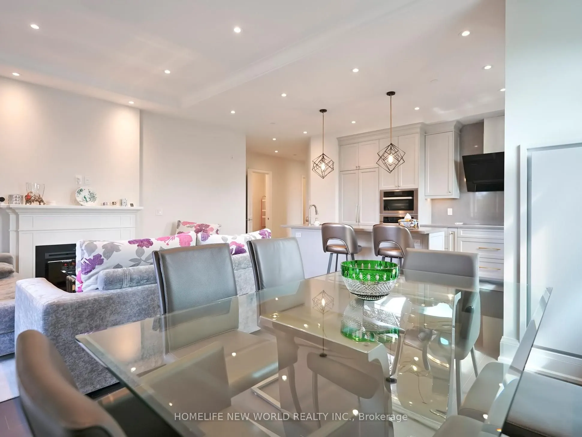 208 Main St. Unionville, #401