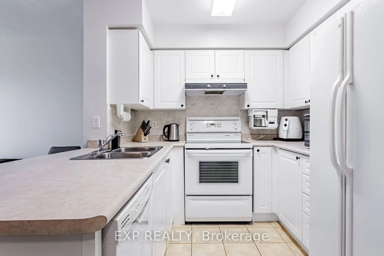 3 Ellesmere Street, #308