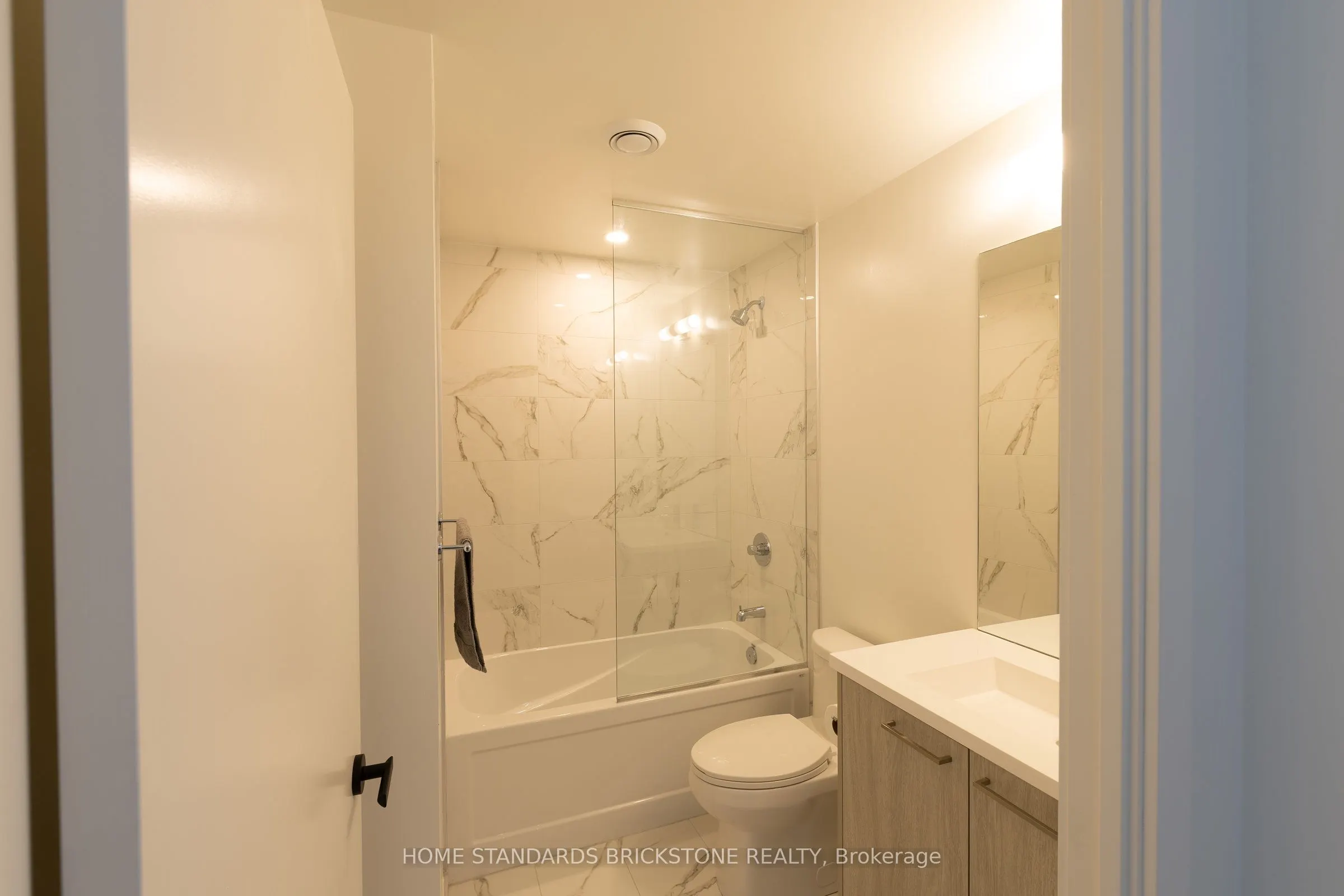 28 Interchange Way W, #3707