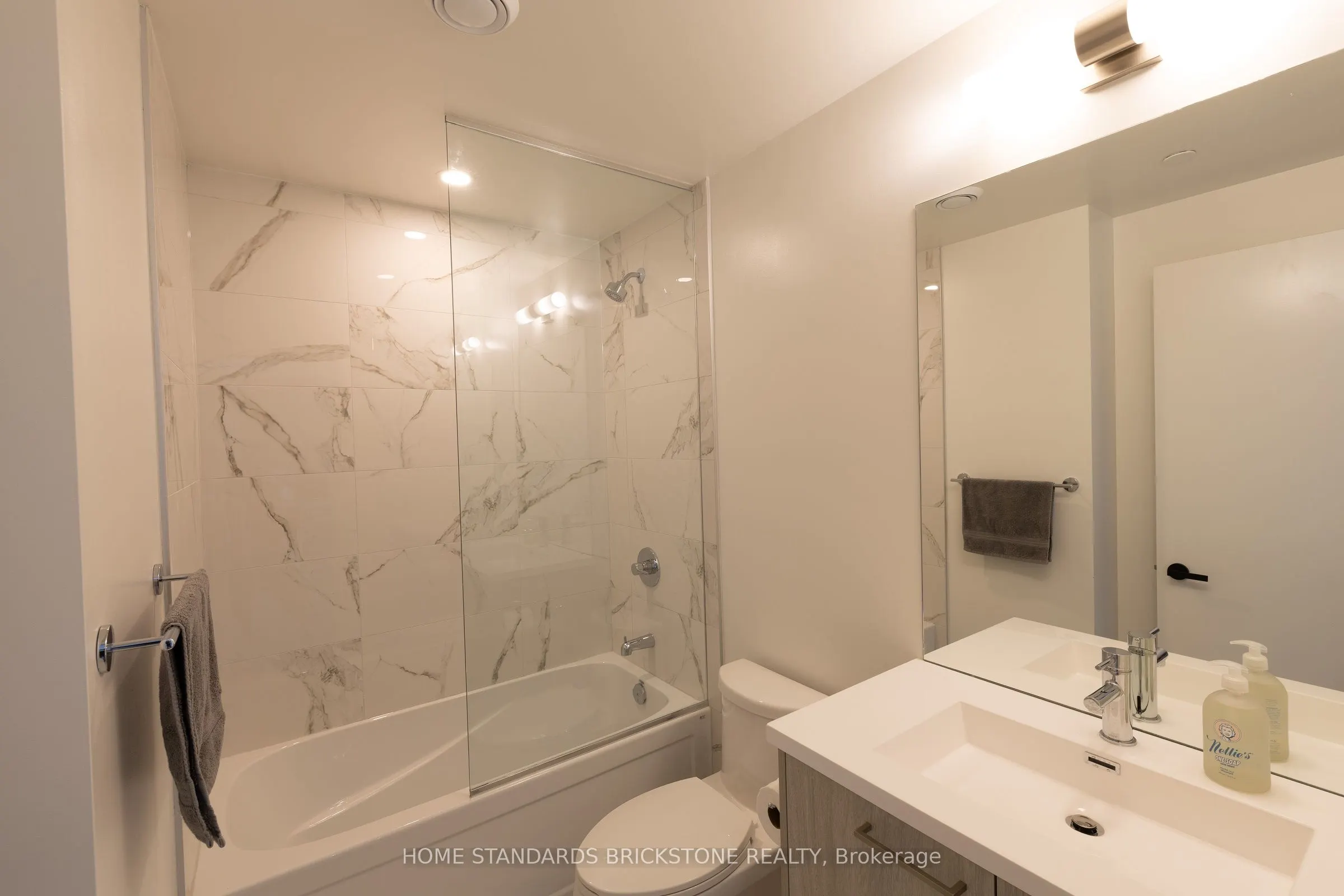 28 Interchange Way W, #3707