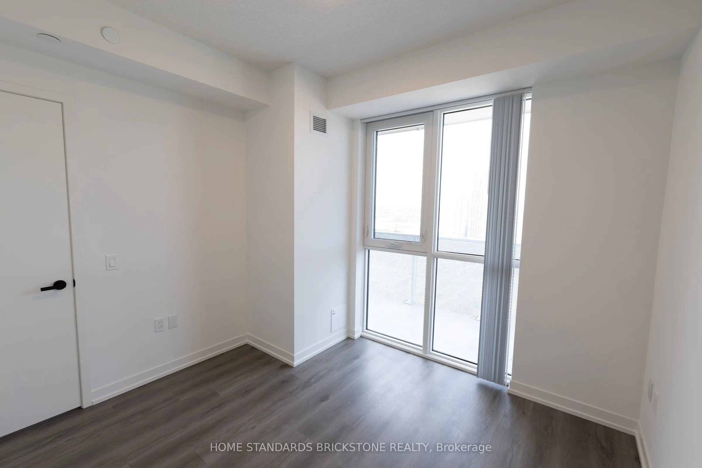 28 Interchange Way W, #3707