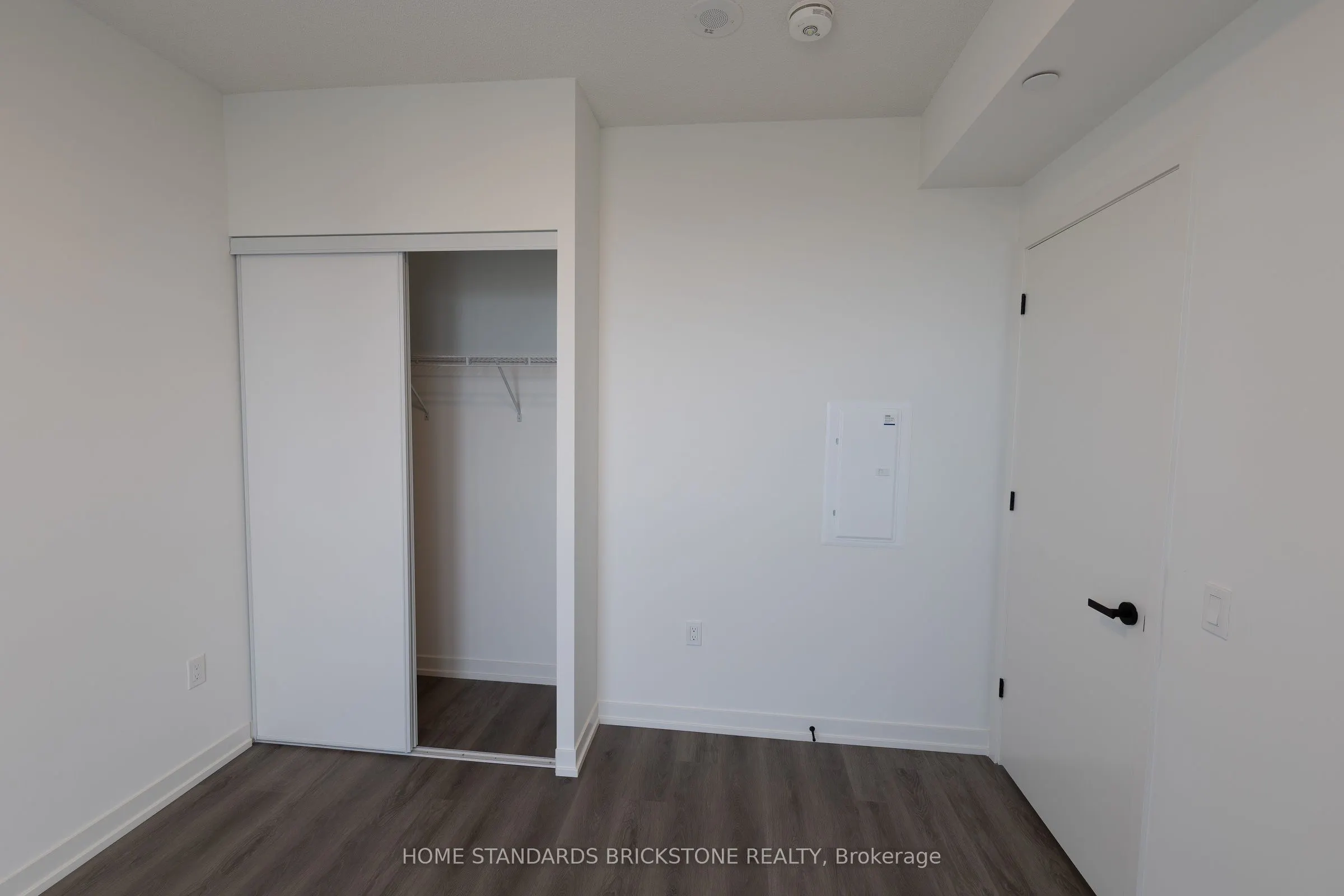 28 Interchange Way W, #3707