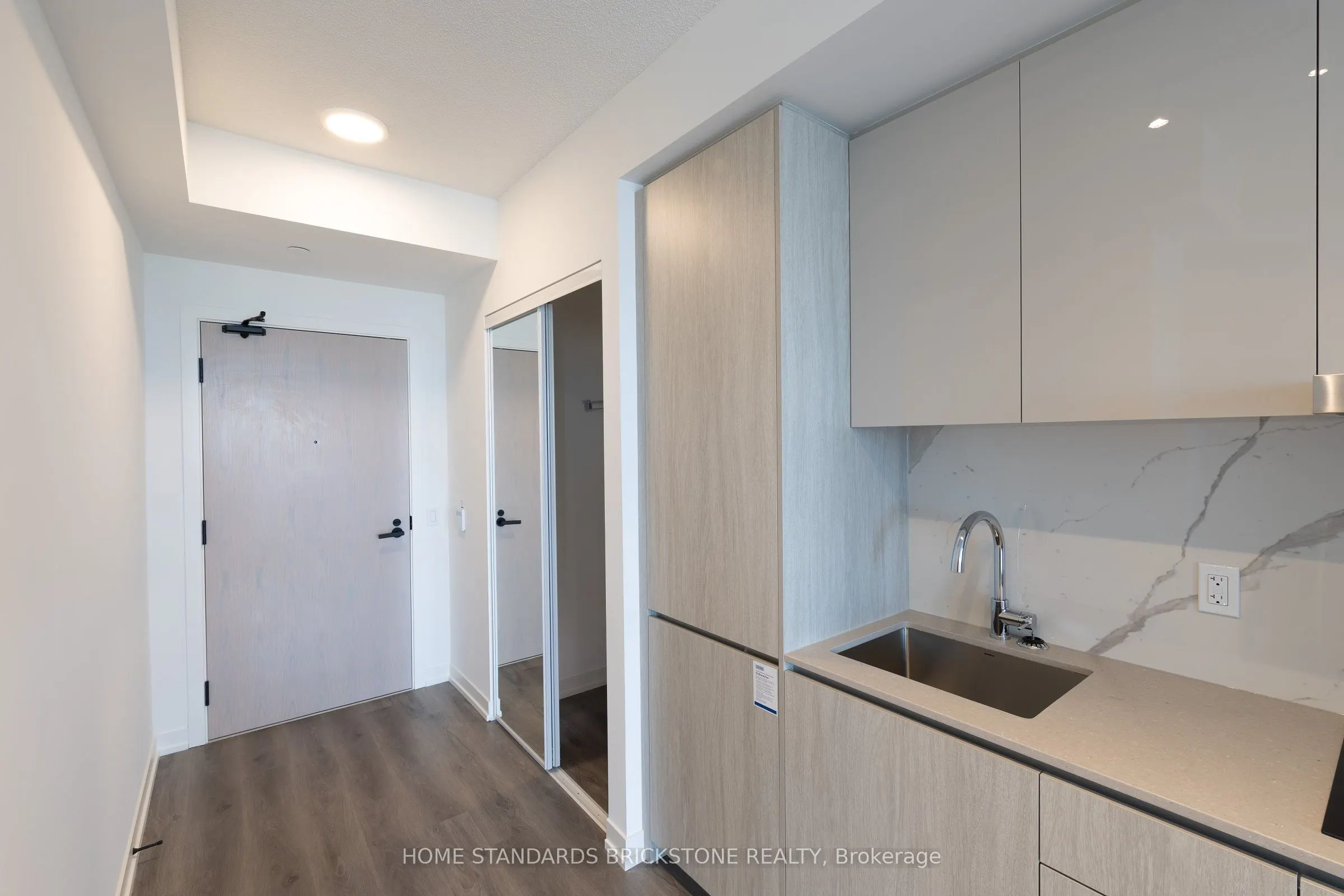 28 Interchange Way W, #3707