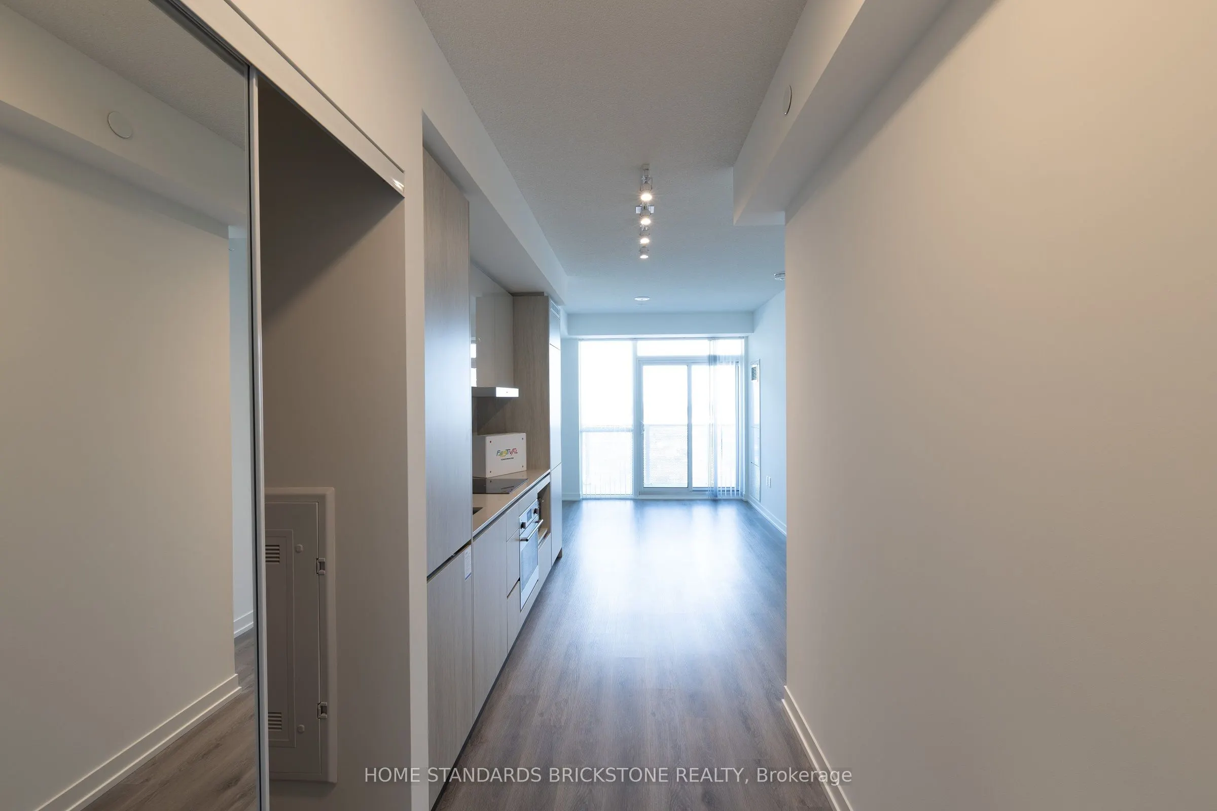 28 Interchange Way W, #3707