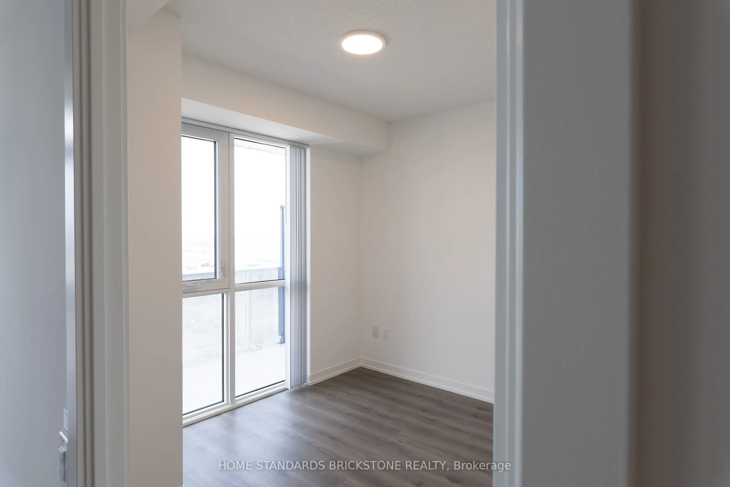 28 Interchange Way W, #3707