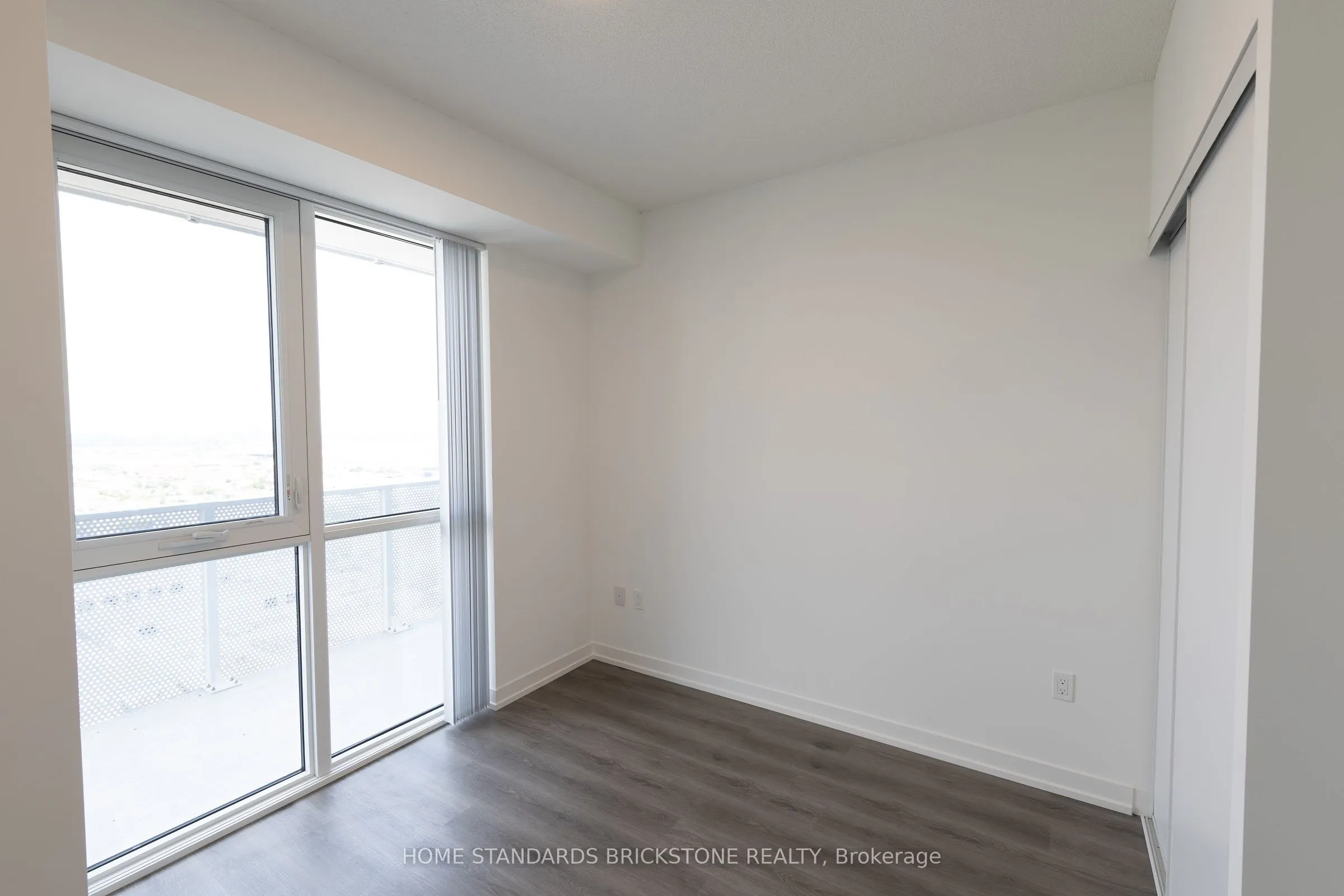28 Interchange Way W, #3707