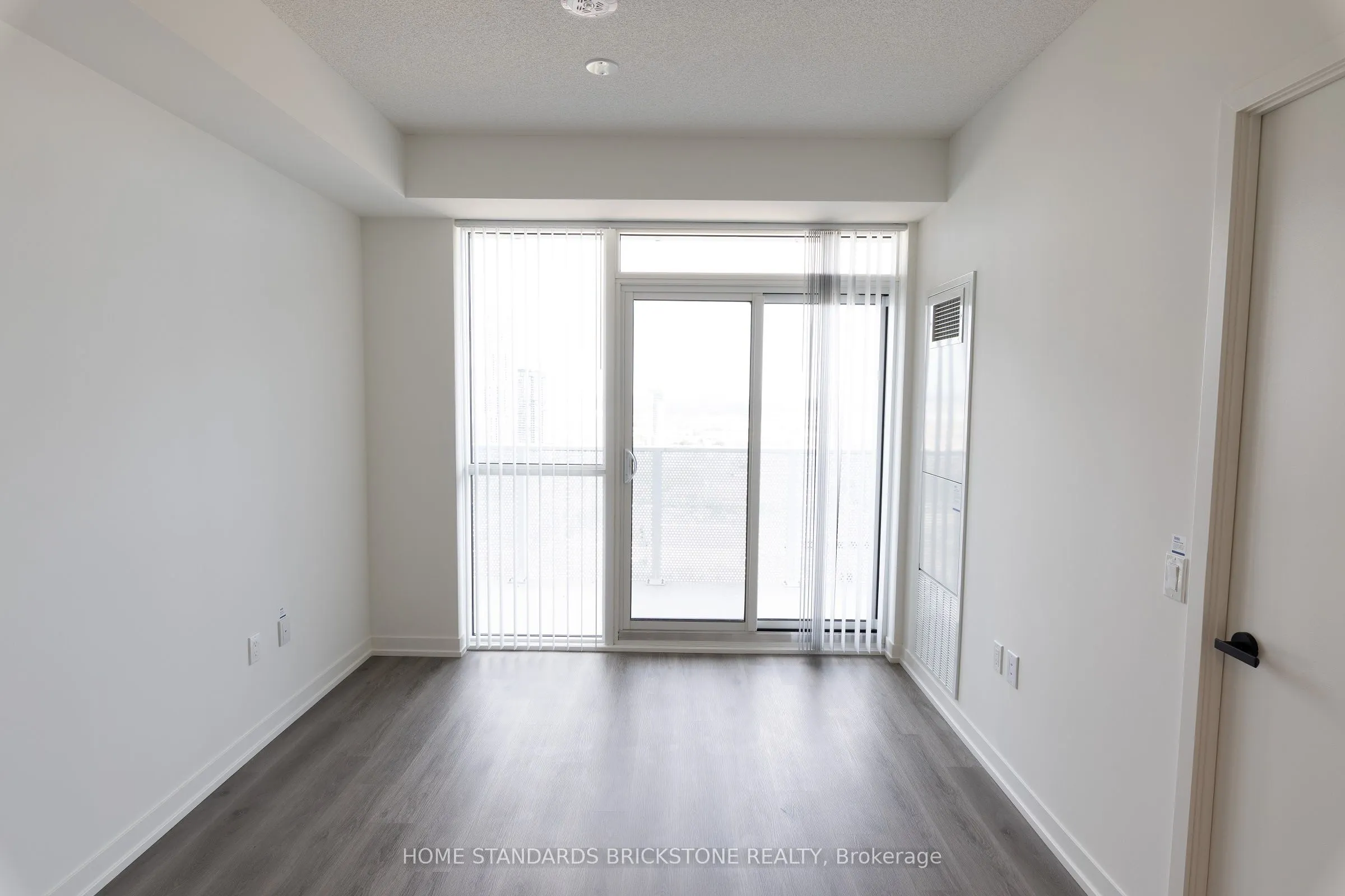 28 Interchange Way W, #3707