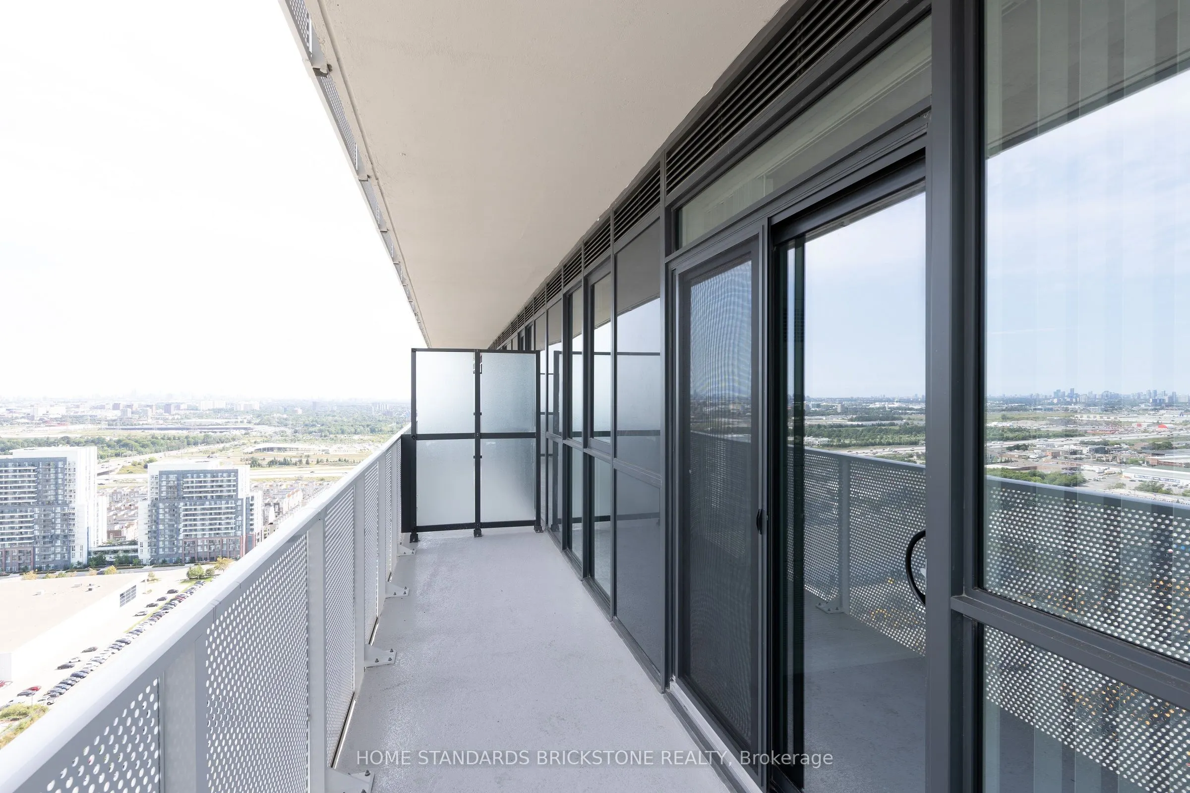 28 Interchange Way W, #3707