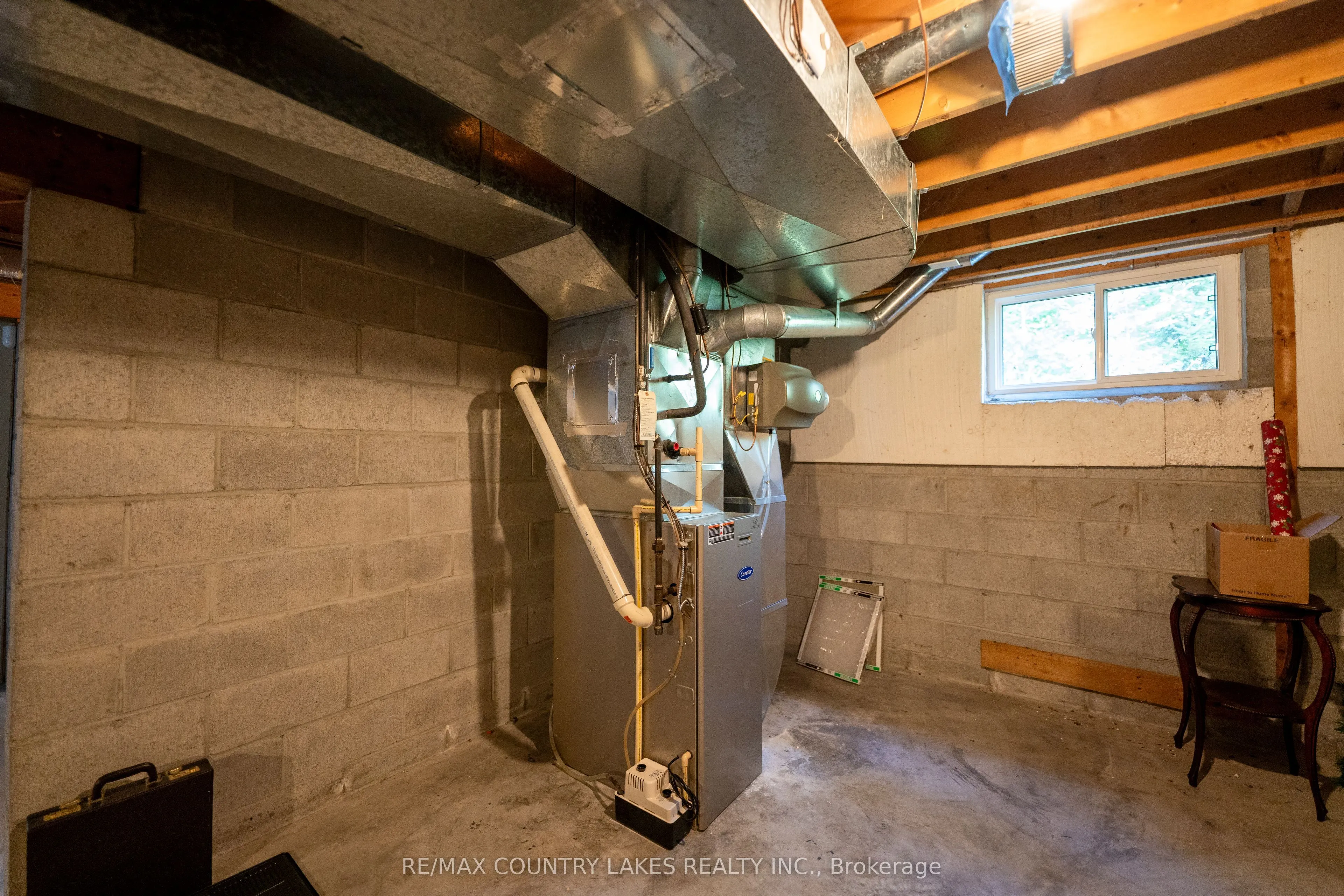 94 Laidlaw Street N