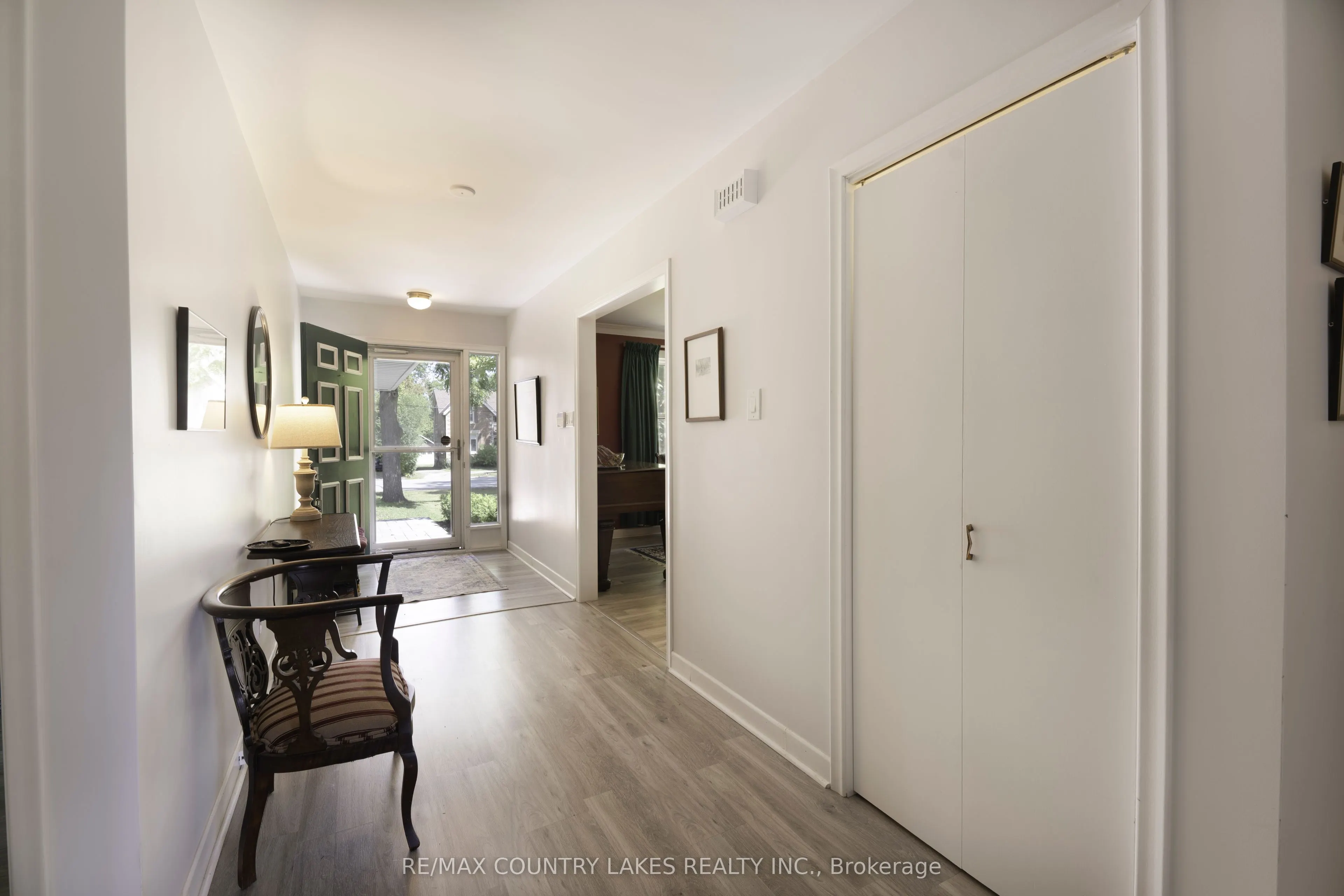 94 Laidlaw Street N