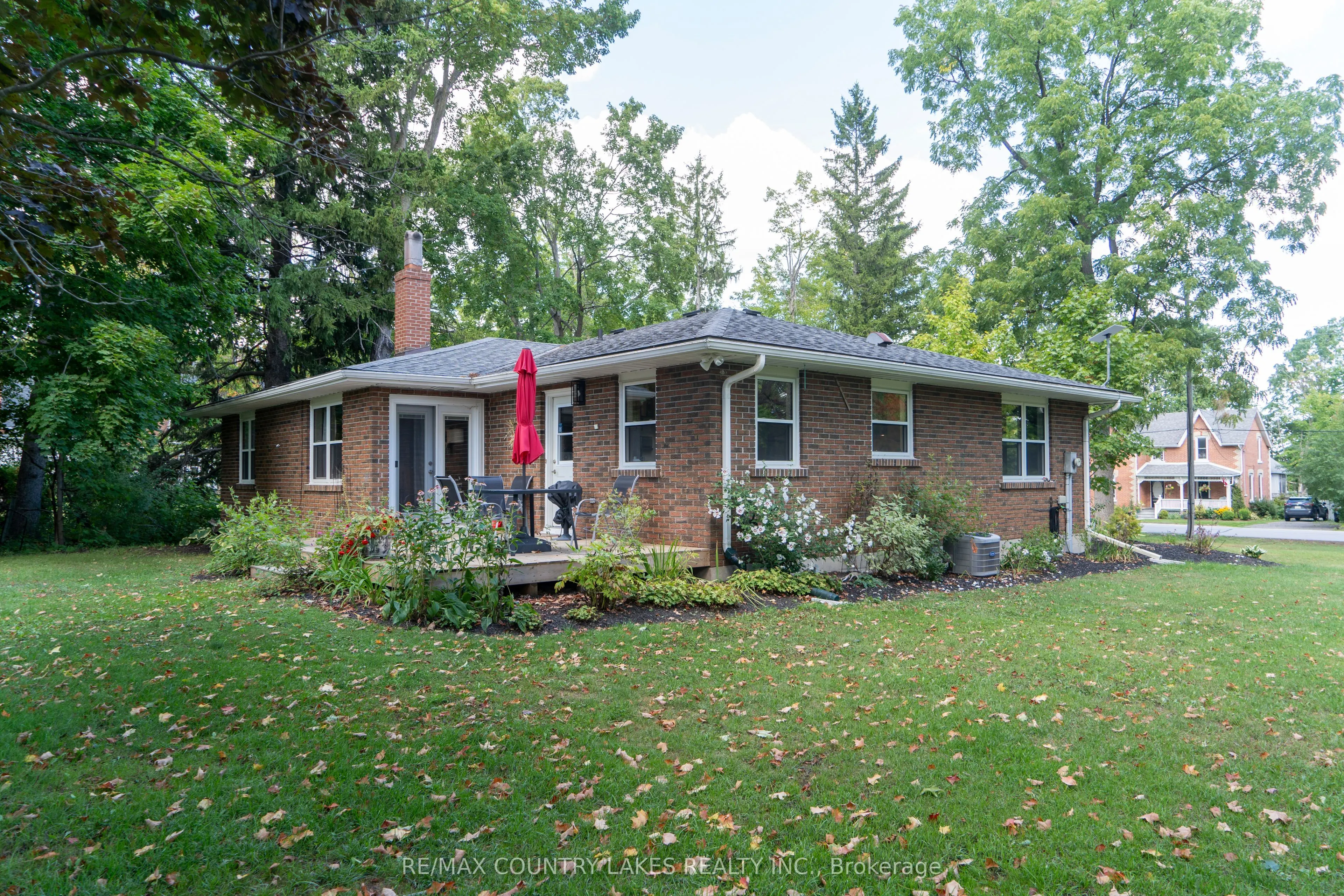 94 Laidlaw Street N