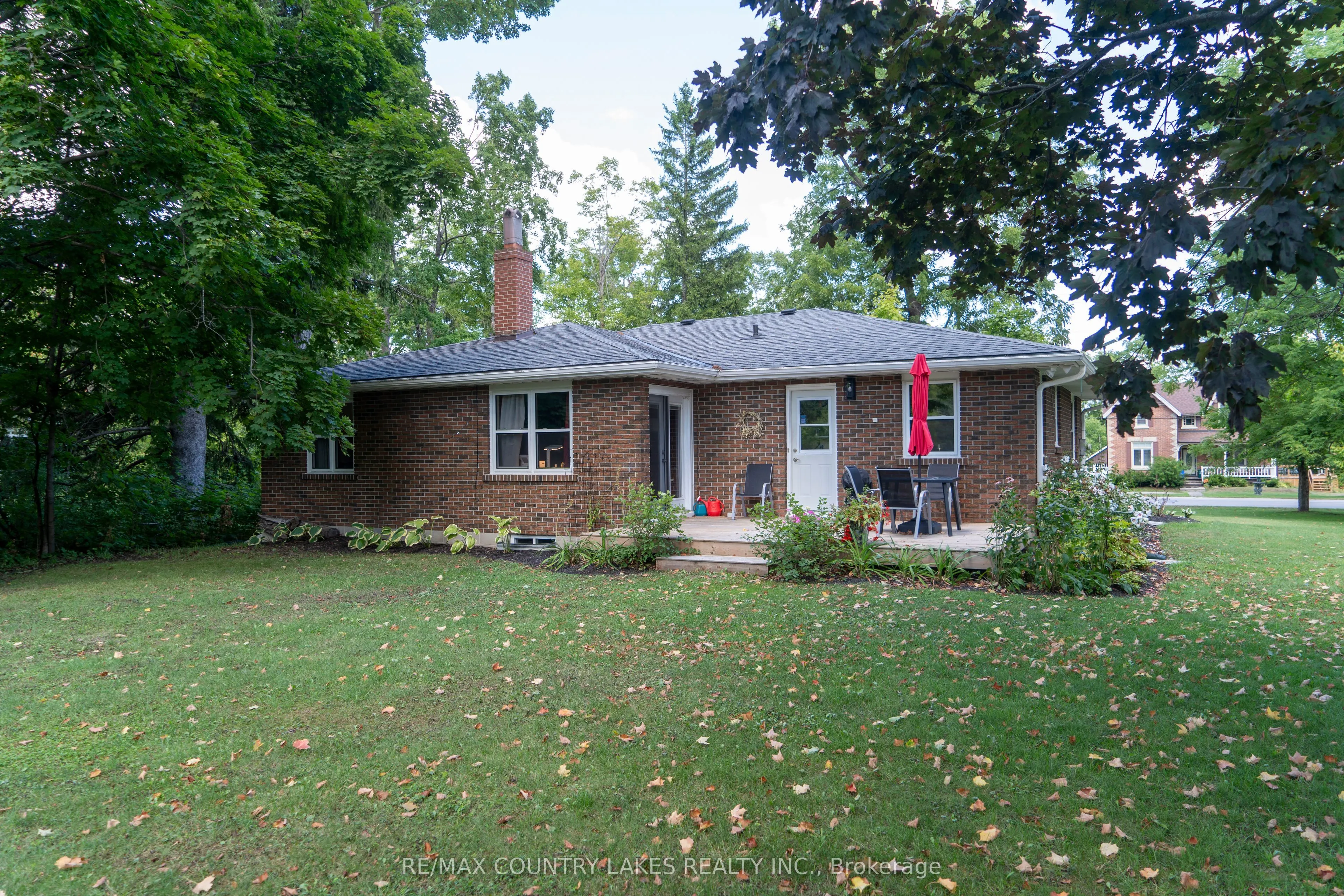 94 Laidlaw Street N
