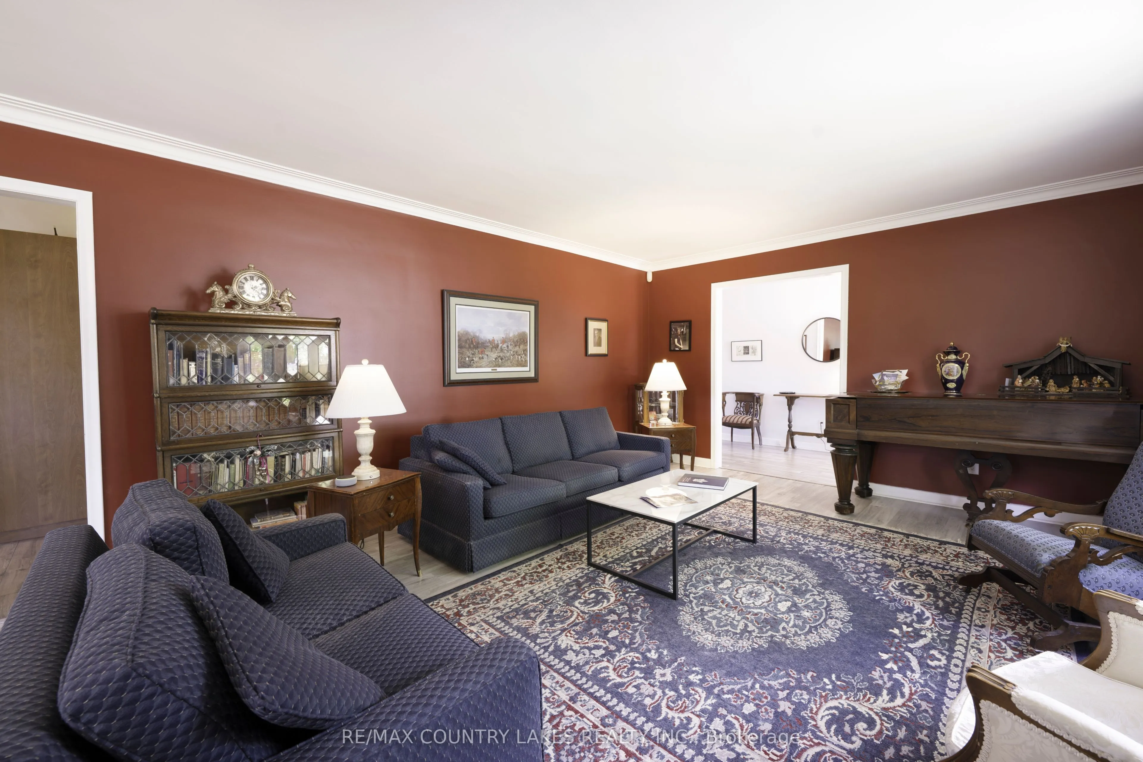 94 Laidlaw Street N