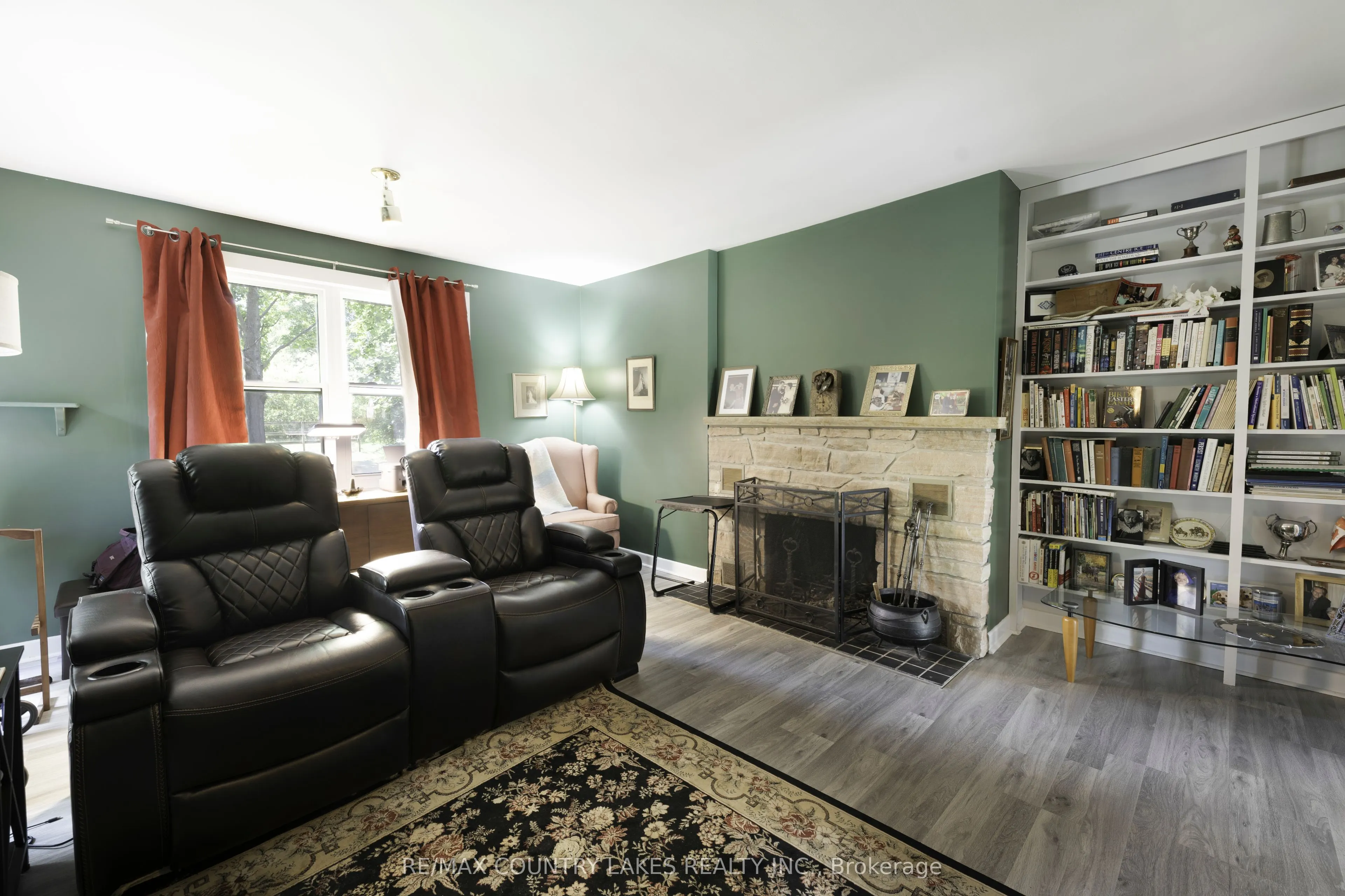 94 Laidlaw Street N