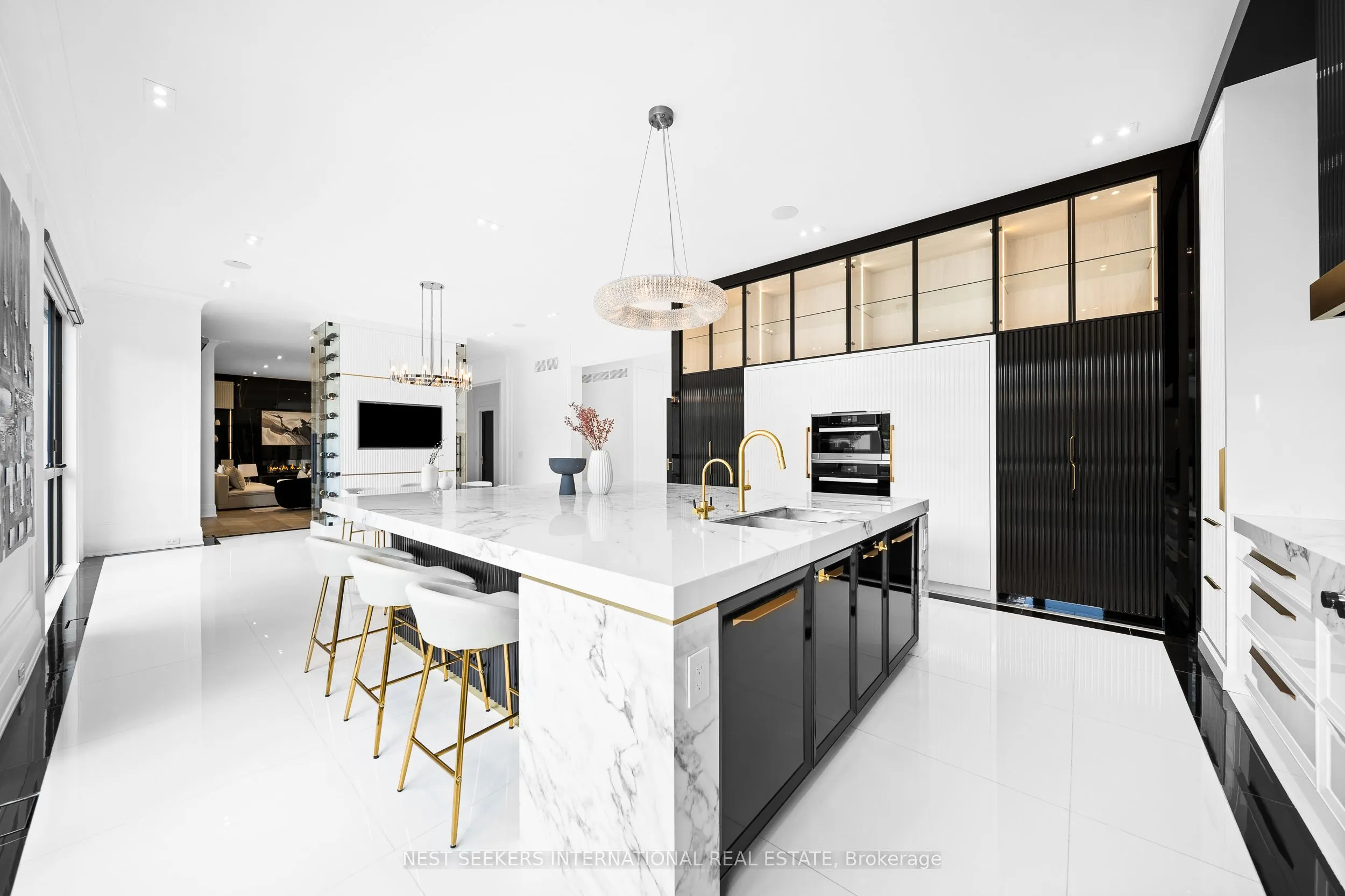 36 Waymar Heights Boulevard