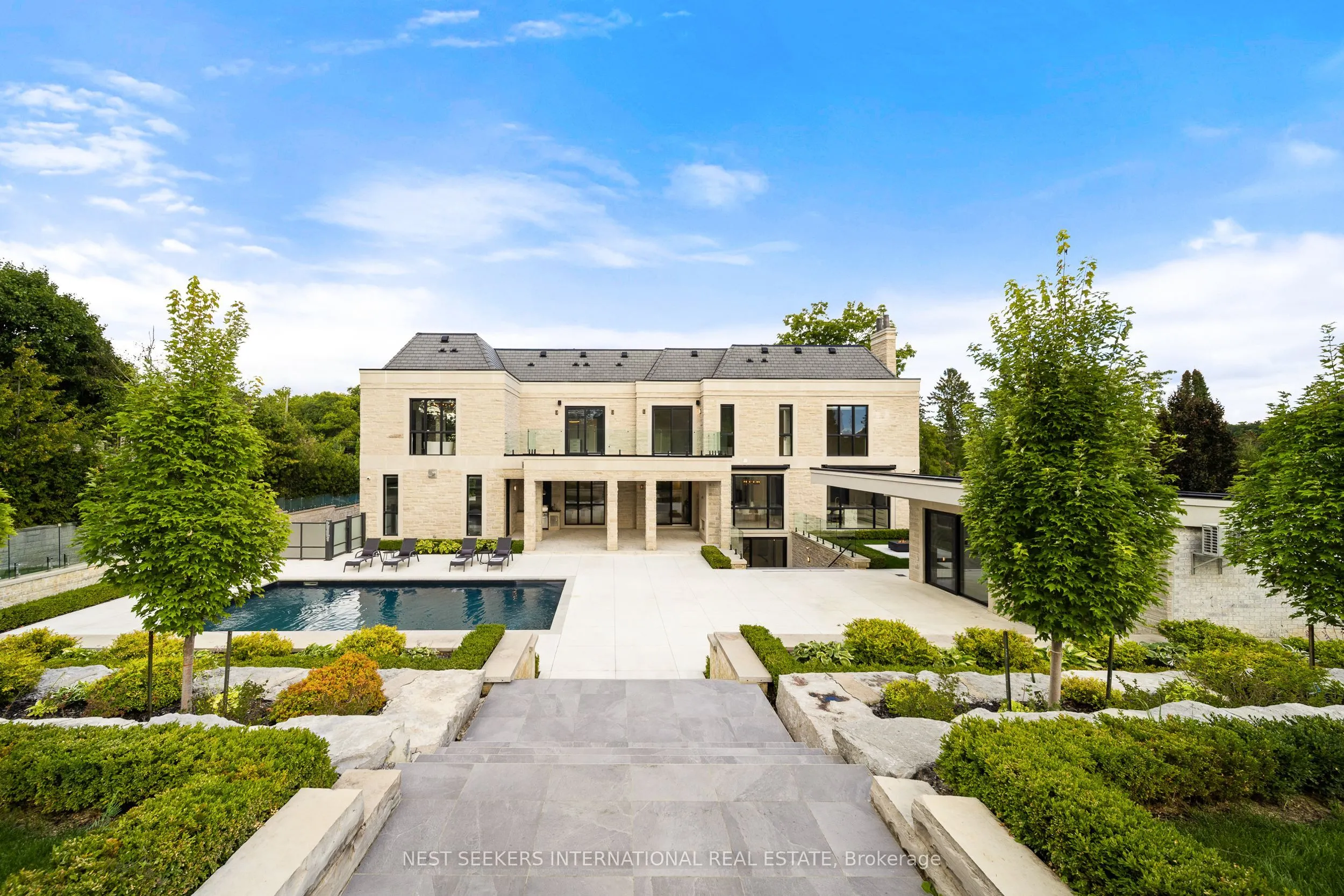 36 Waymar Heights Boulevard