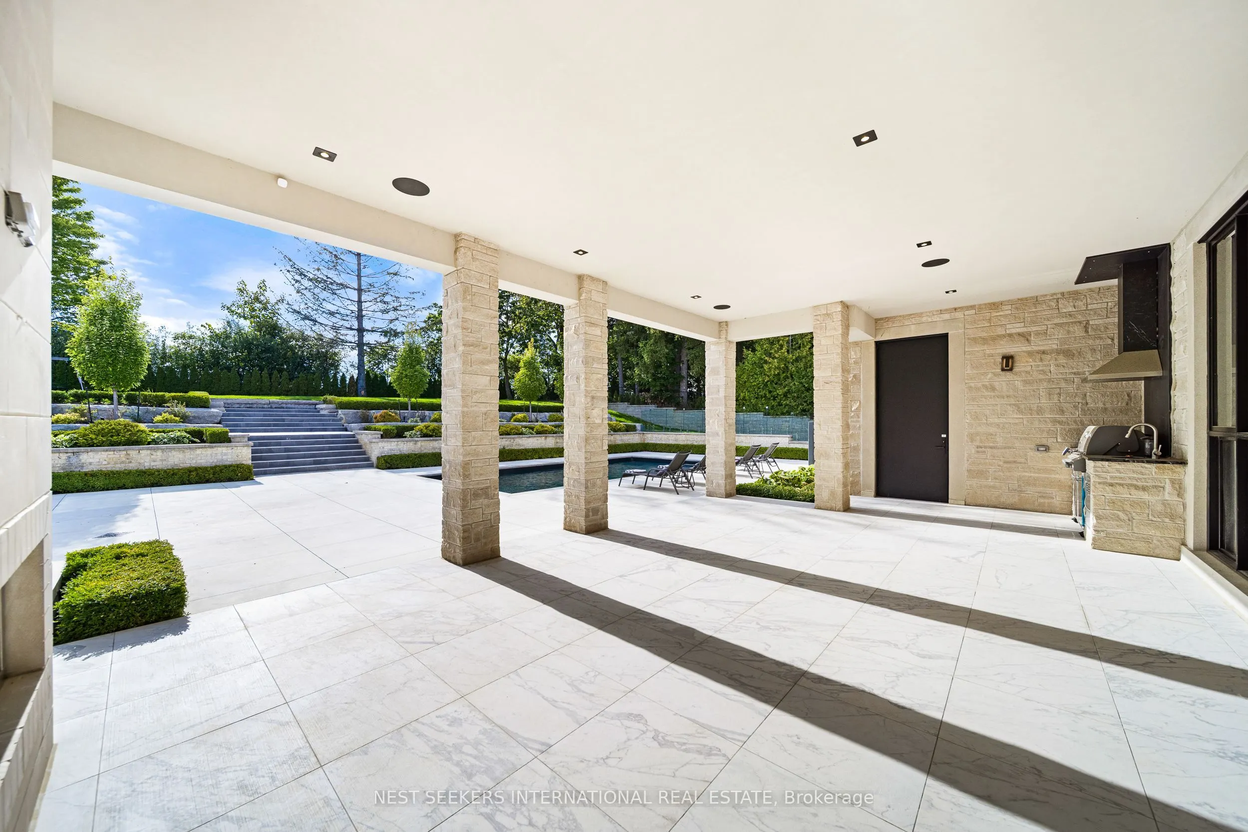 36 Waymar Heights Boulevard