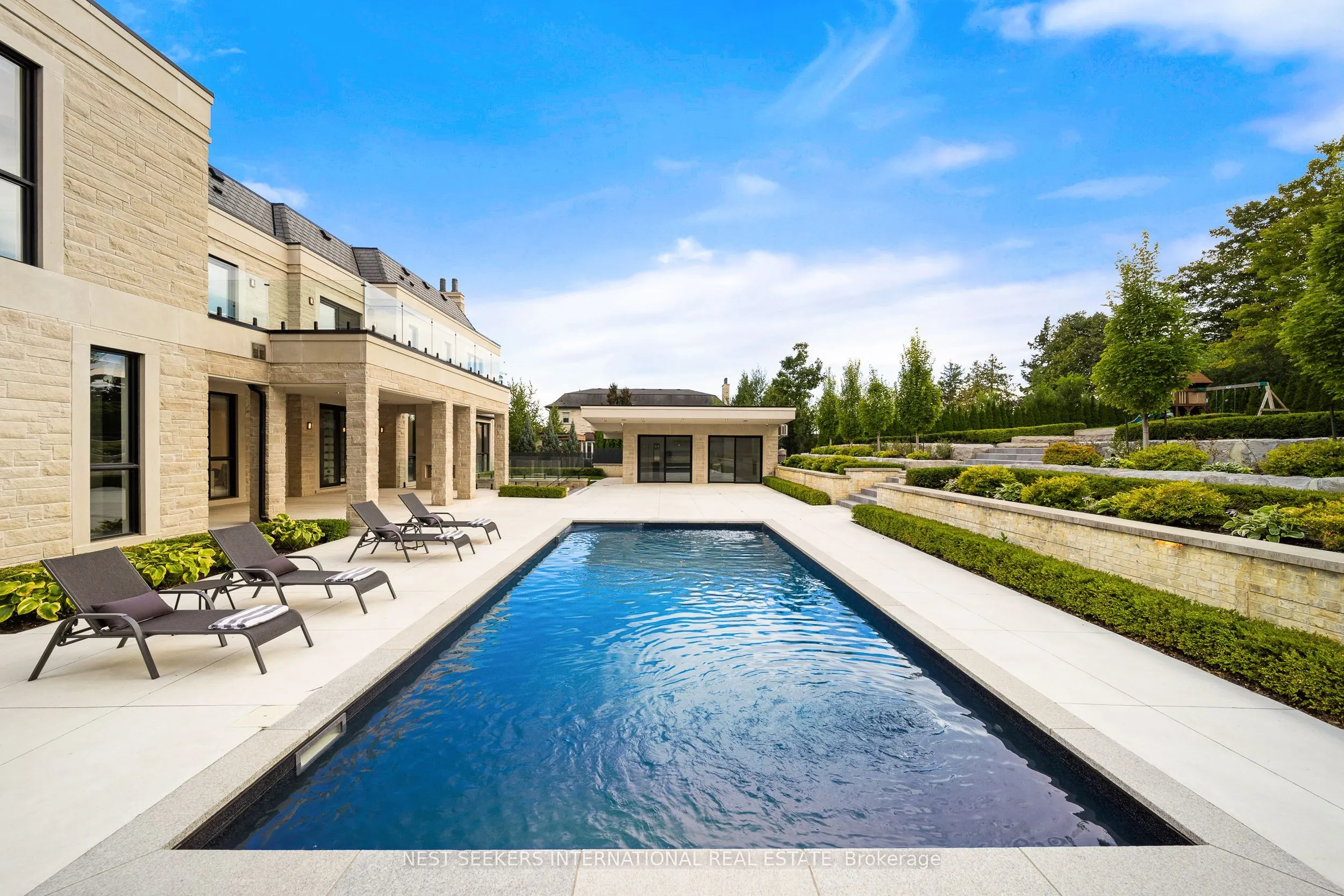 36 Waymar Heights Boulevard